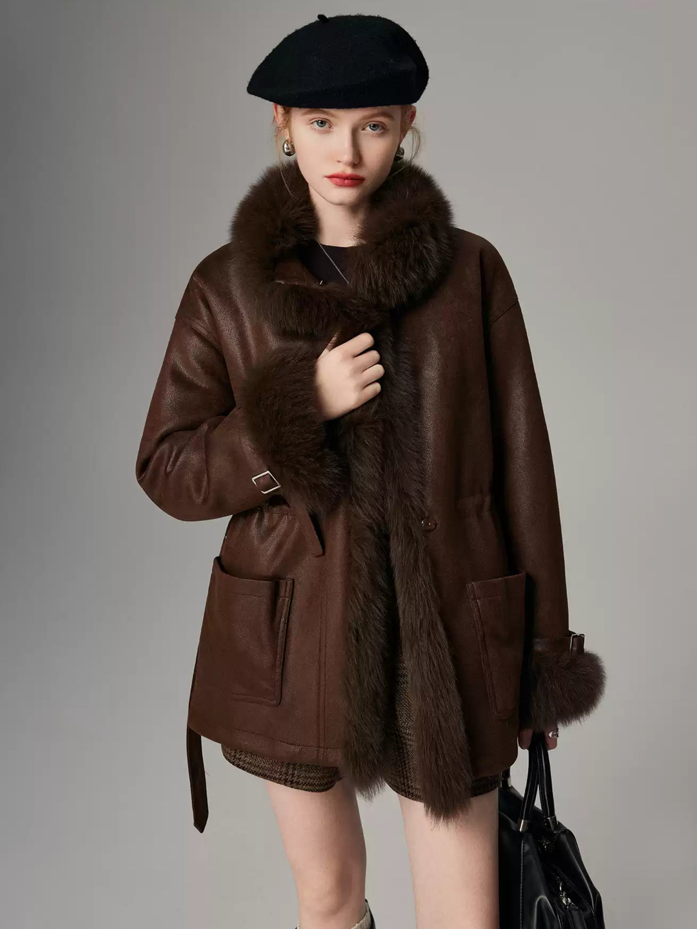 Hybriss "Urban Chic" Mantel in Leder-Optik mit Daunenfüllung | Caramel