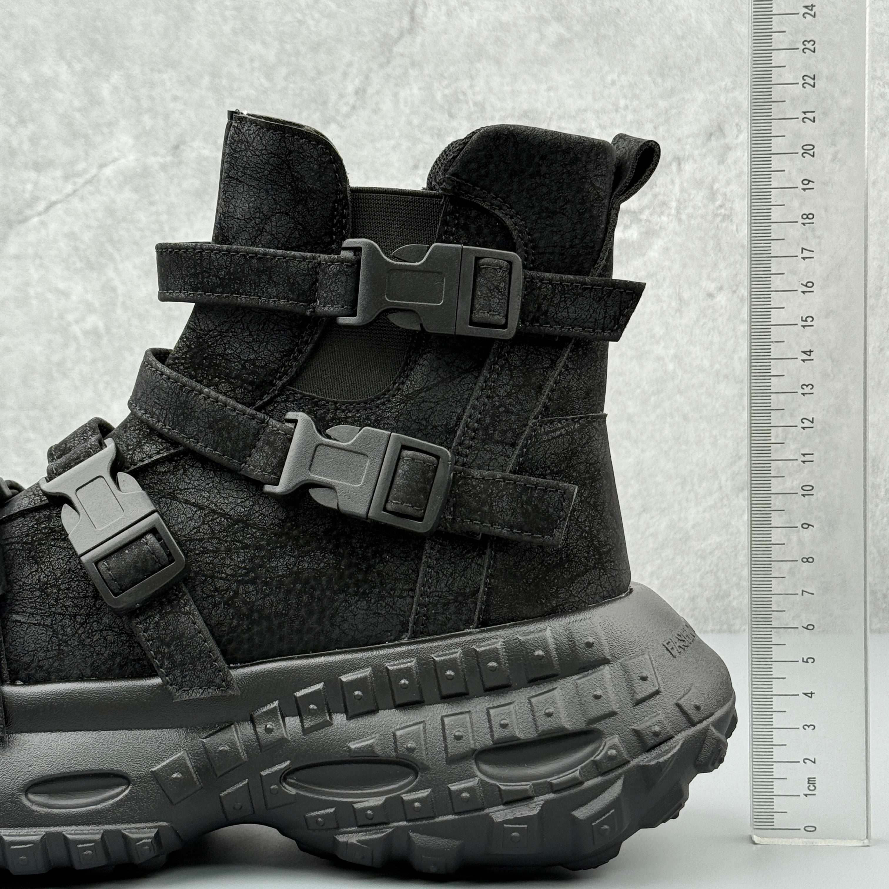 Hybriss Stitch– Nubuck Martin Boots