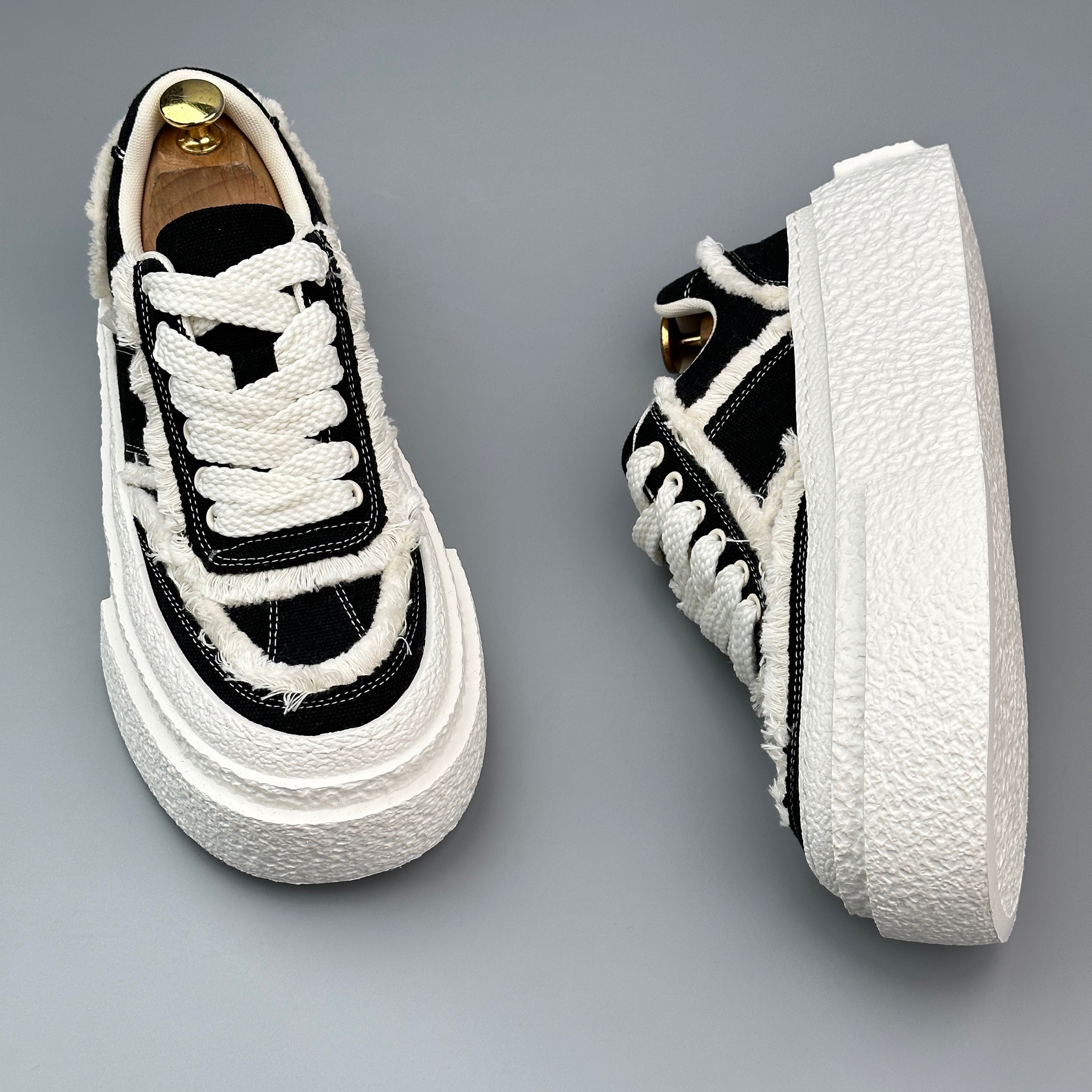 Hybriss TasselCore Black– Mikrofaserleder Sneakers