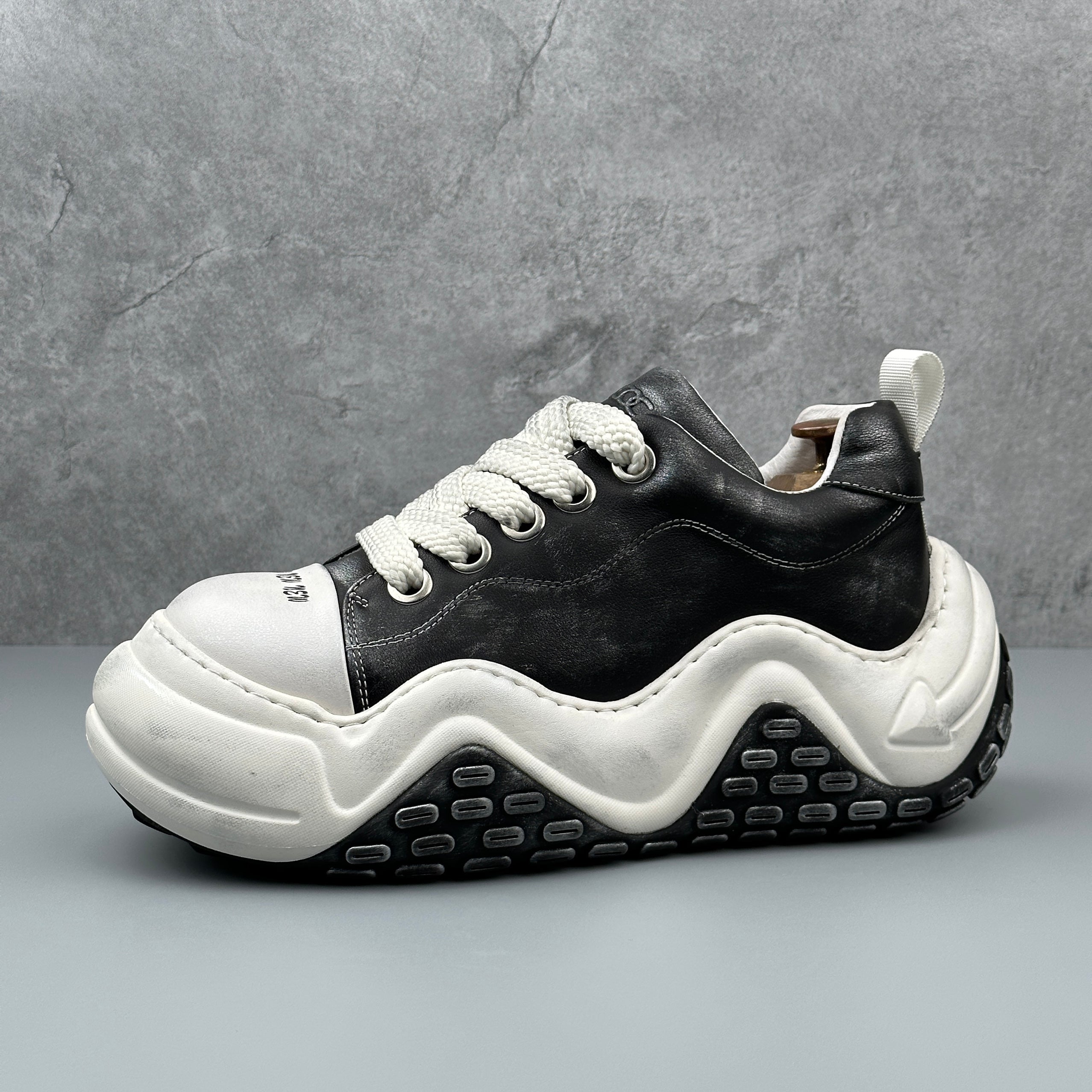 Hybriss HeritageLift Black– Old-Style Dad Shoes