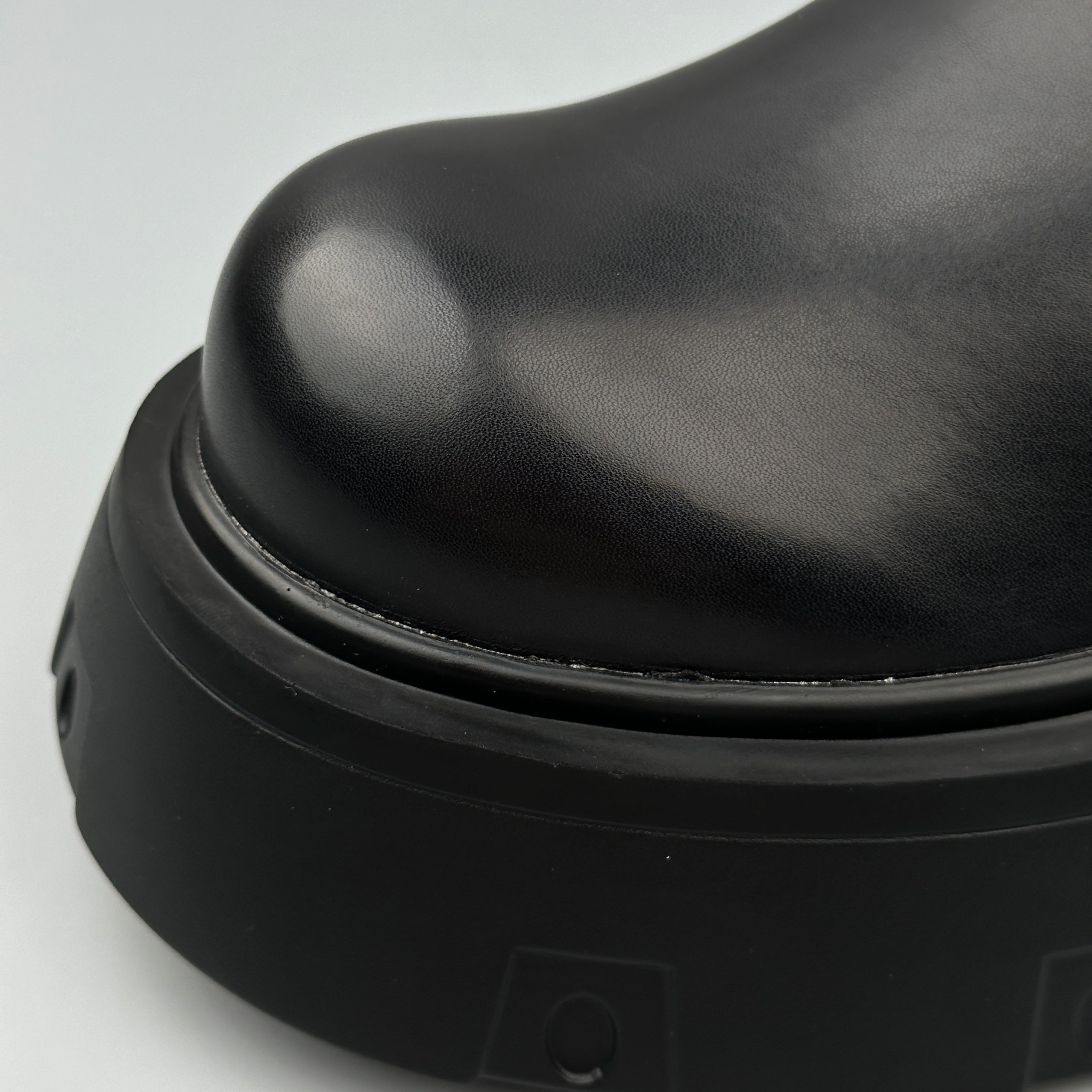 Hybriss Noble– Minimalist Martin Boots
