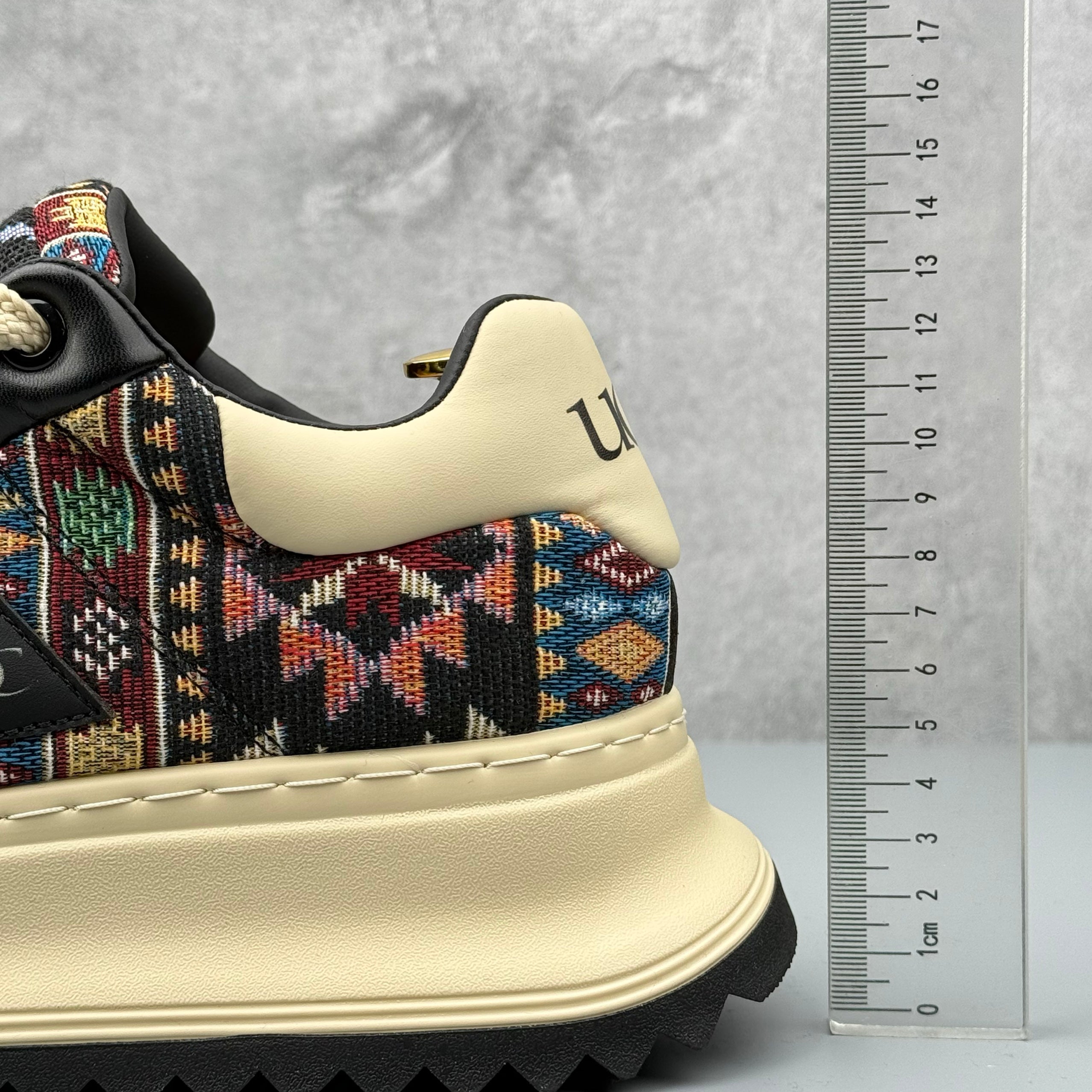 Hybriss DailyStitch Black– Vintage Sneakers