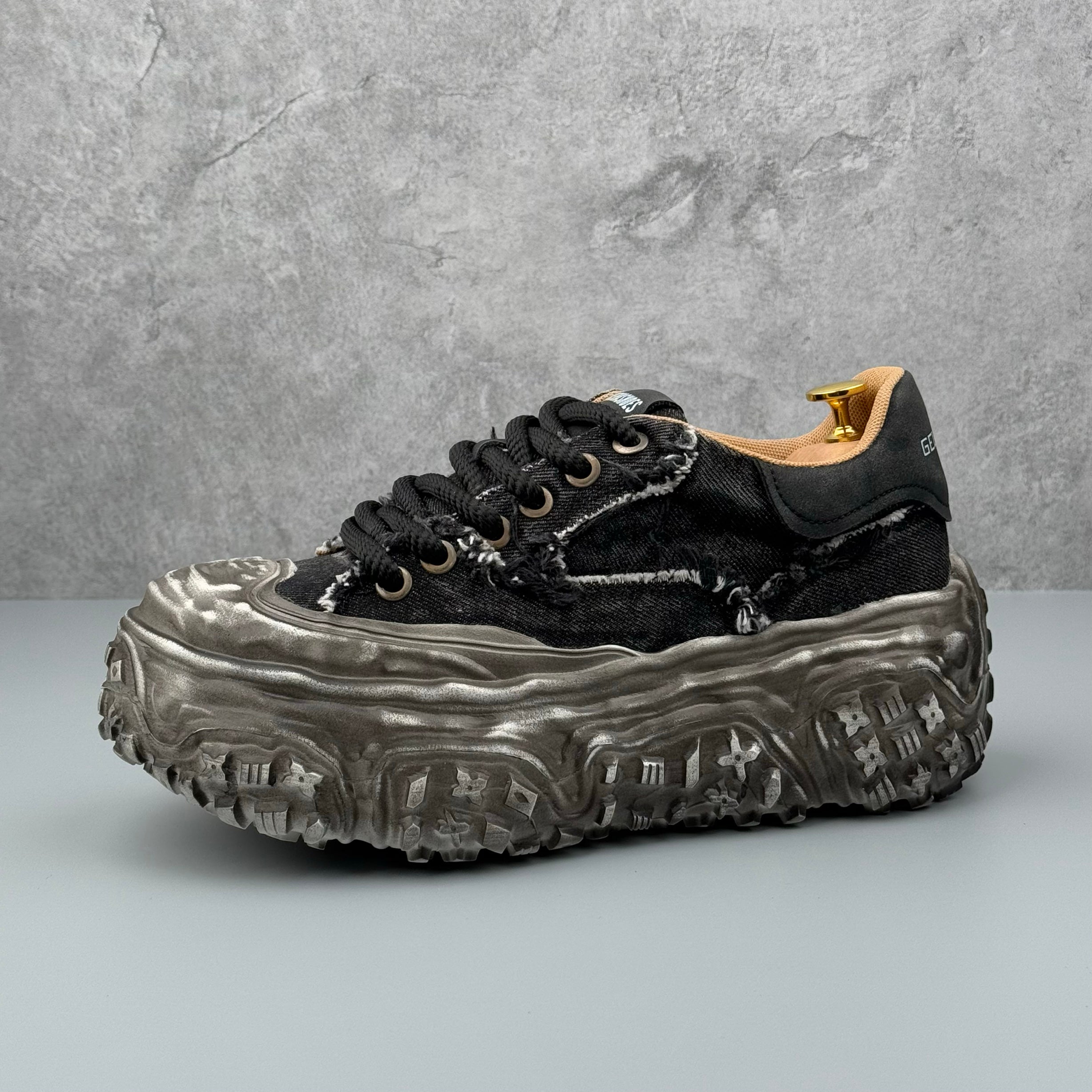 Hybriss UCOC TasselRise Black– Youth Dad Shoes