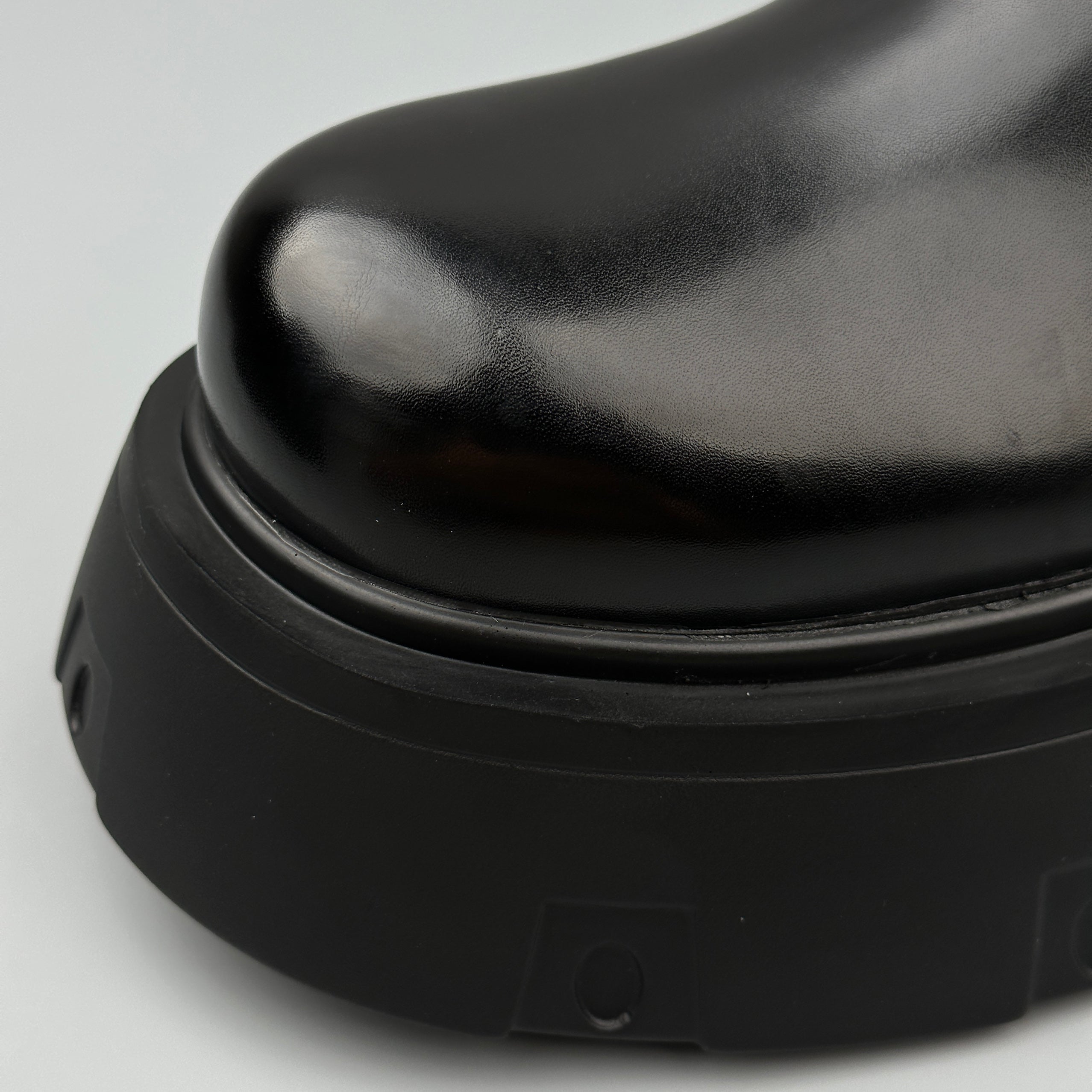 Hybriss Regent– Futuristik Chelsea Boots