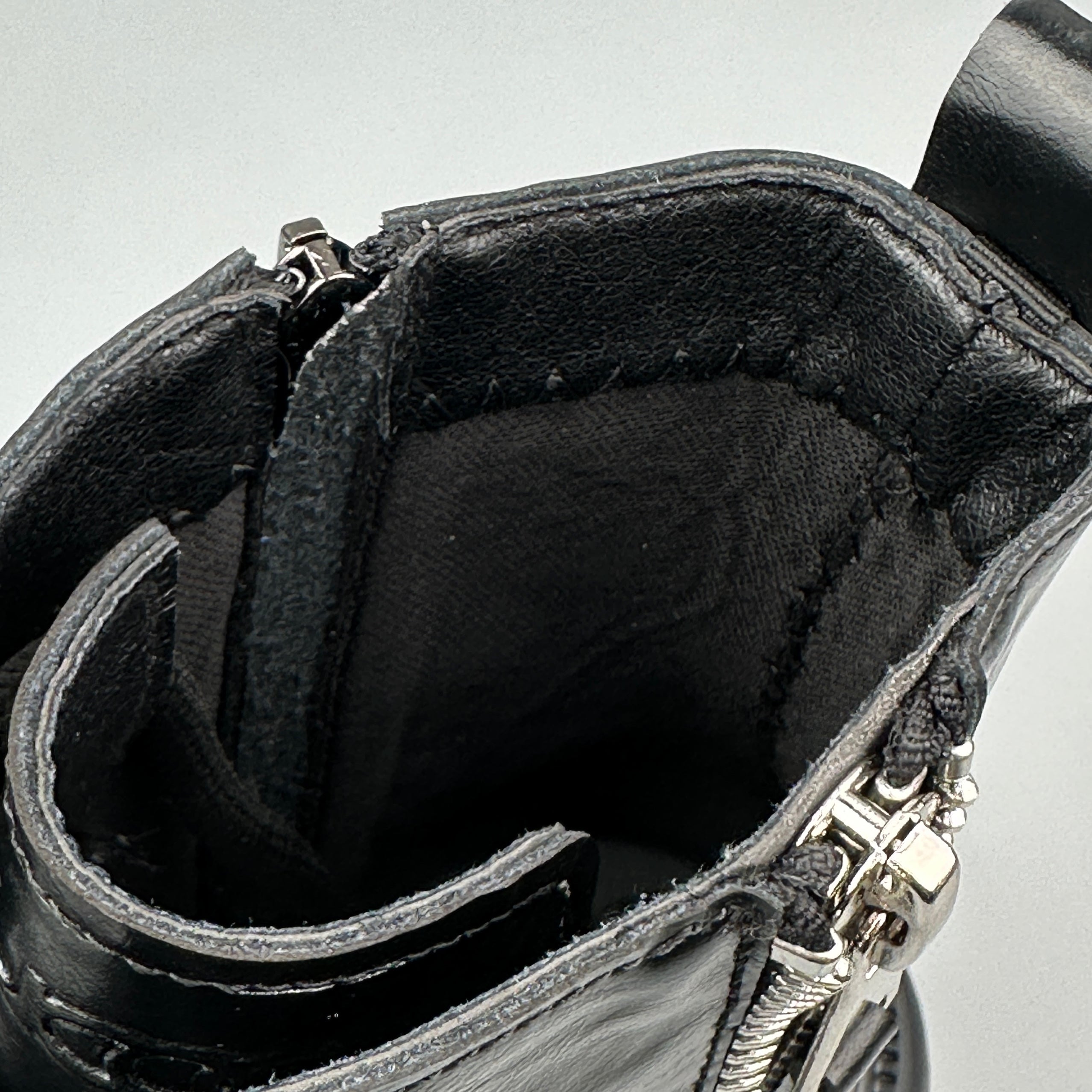 Hybriss Forge – Vintage Martin Boots