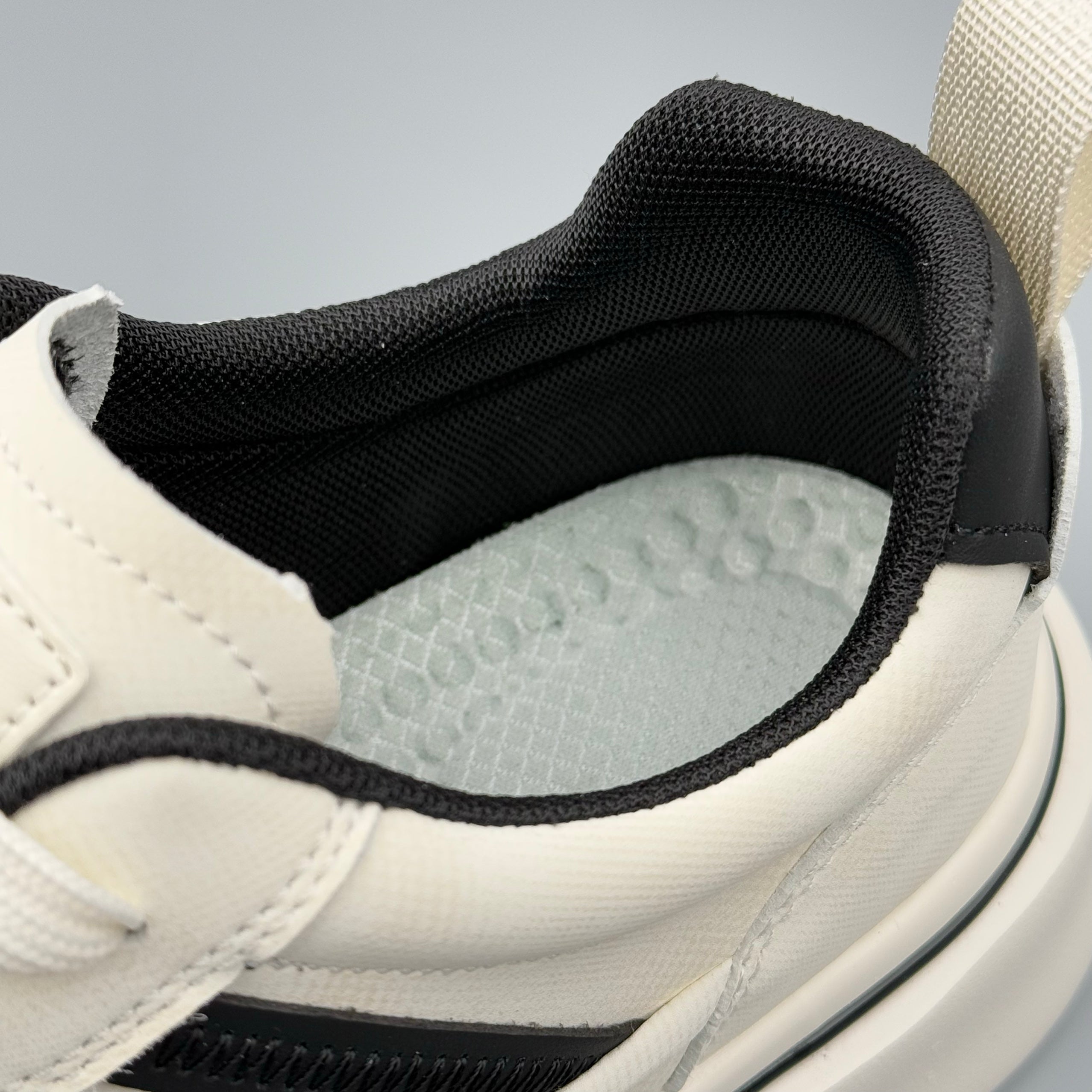 Hybriss BeigeCore Black– Stoff & PU Sneakers