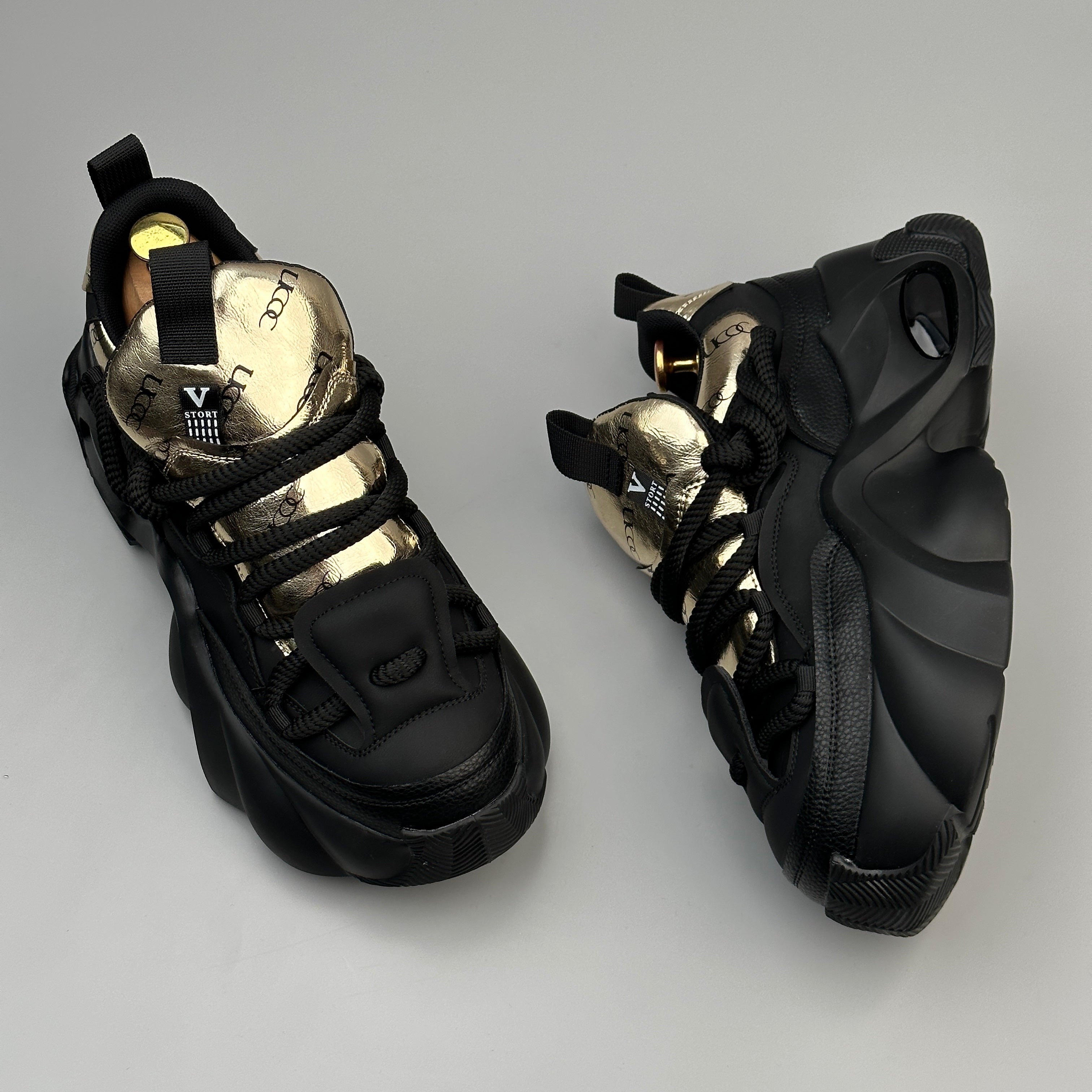 Hybriss SparkSplice Black Gold– Sporty Dad Shoes