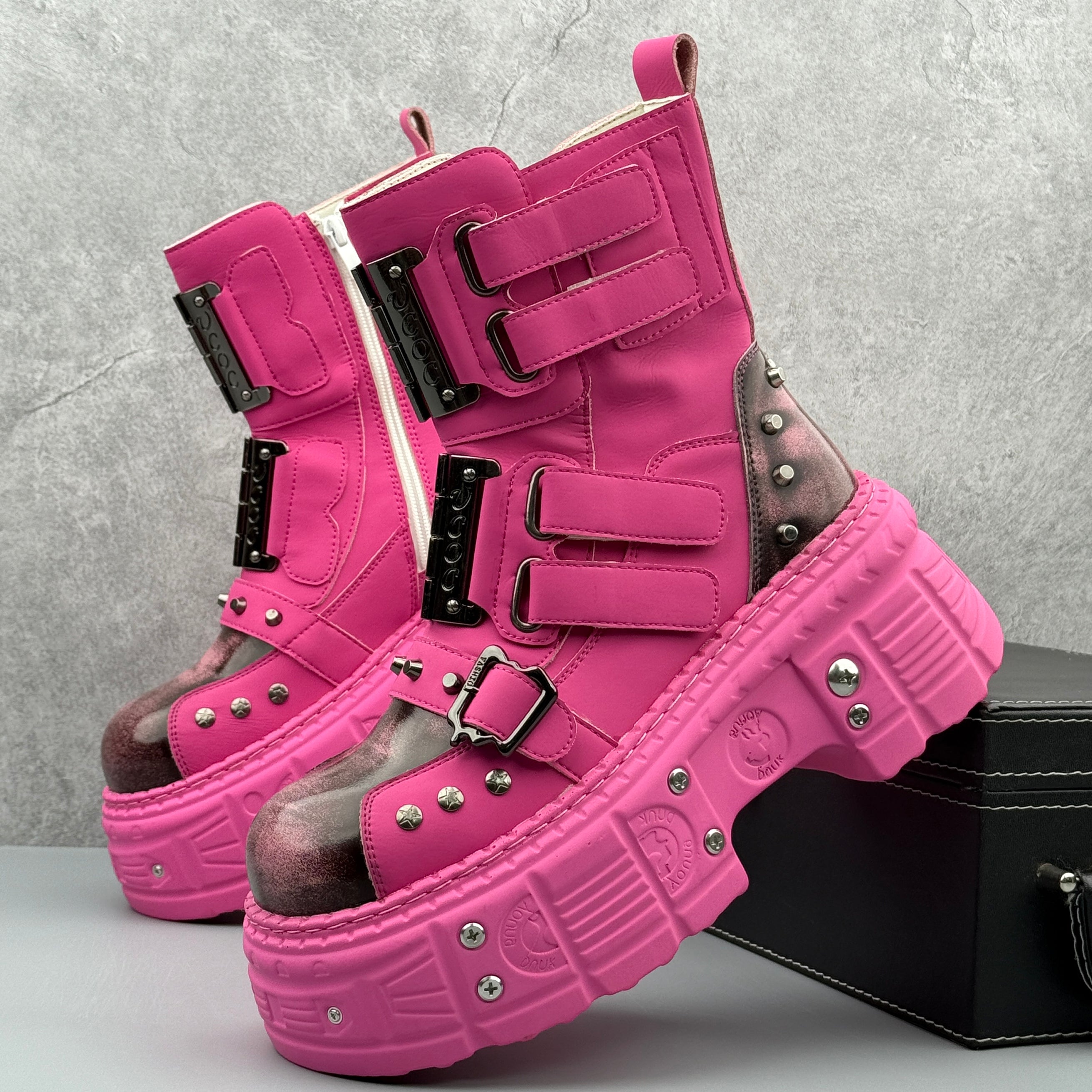 Hybriss Rampart– Martin Boots with Rivet Detail