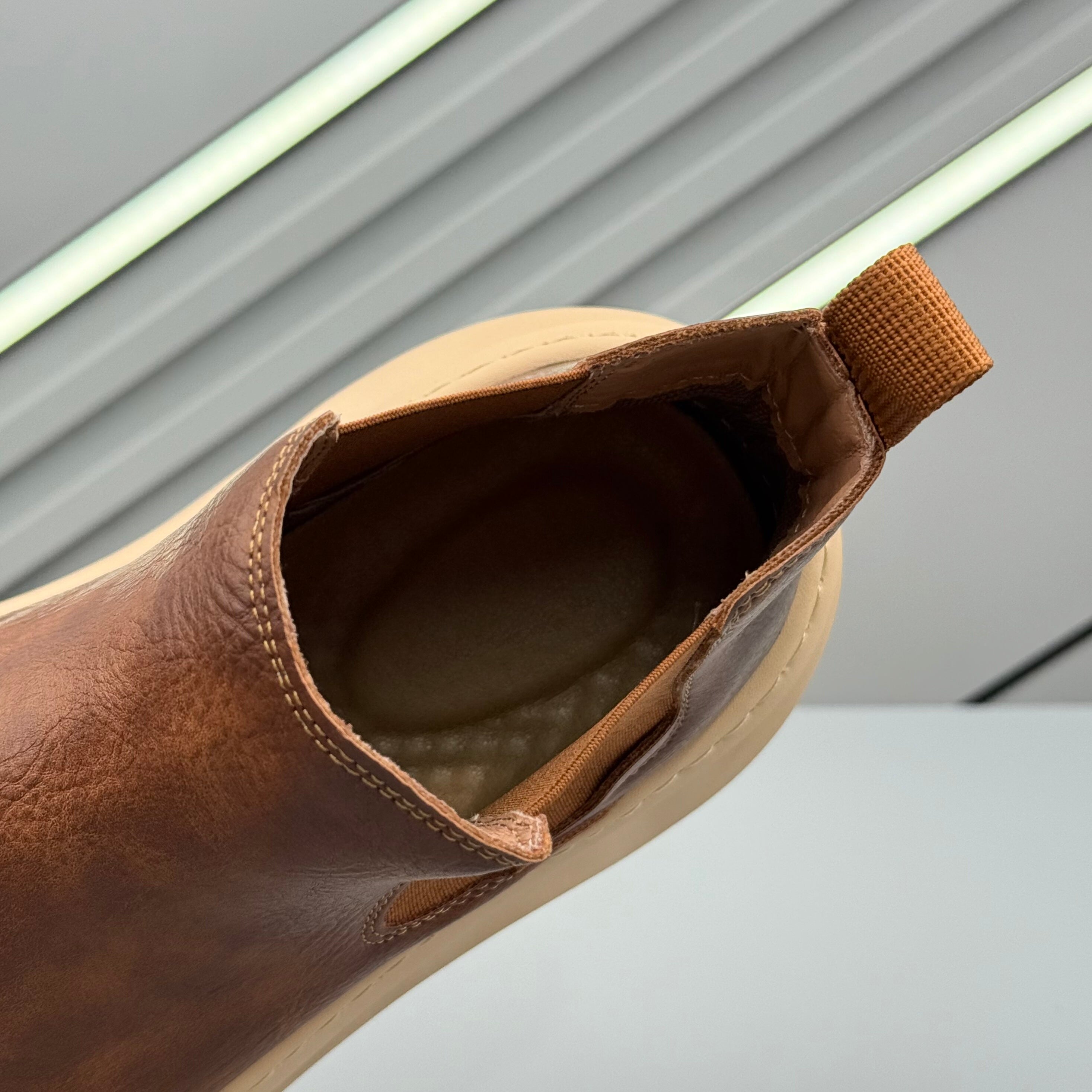 Hybriss Core– Minimalist Martin Boots