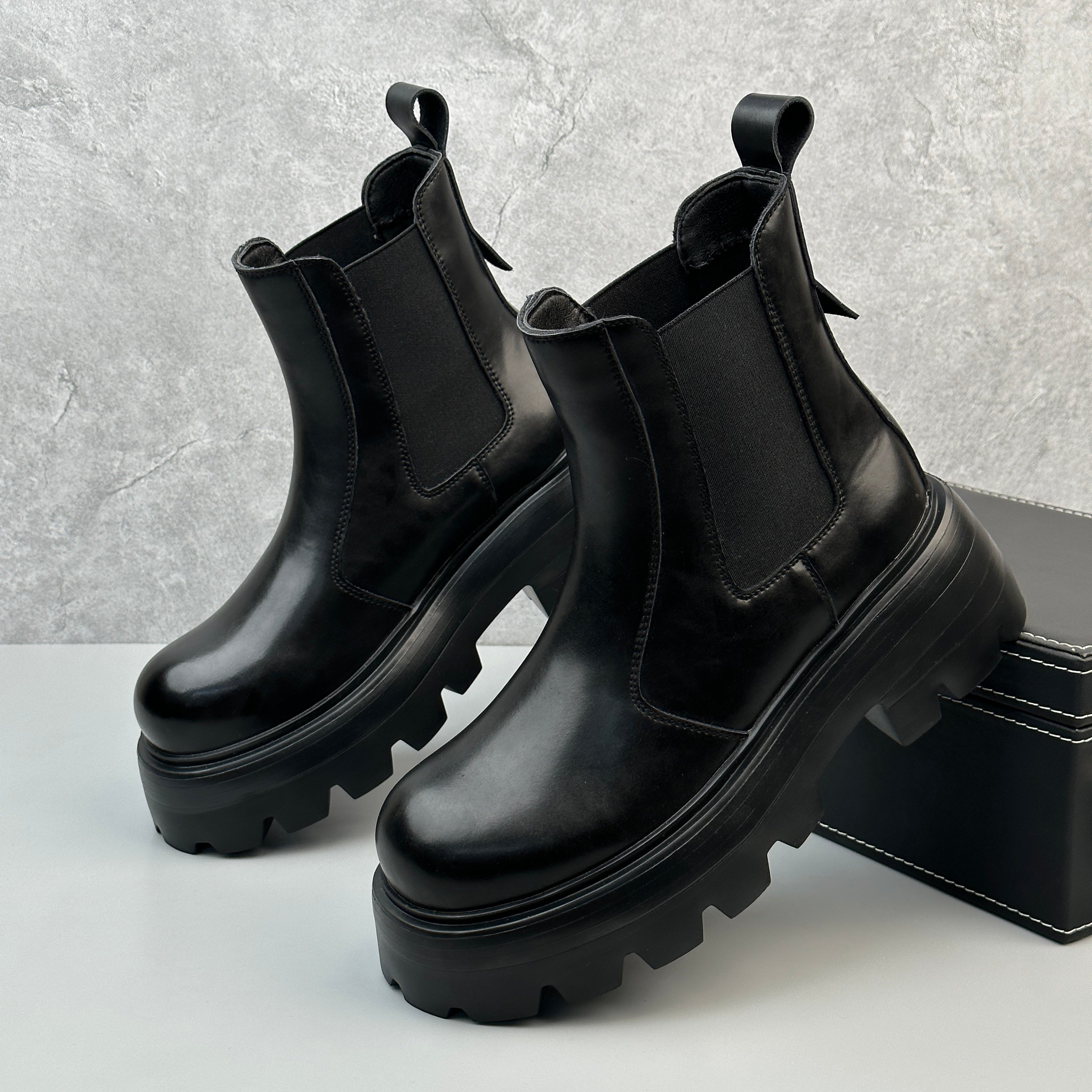 Hybriss Crown– Futuristik Chelsea Boots