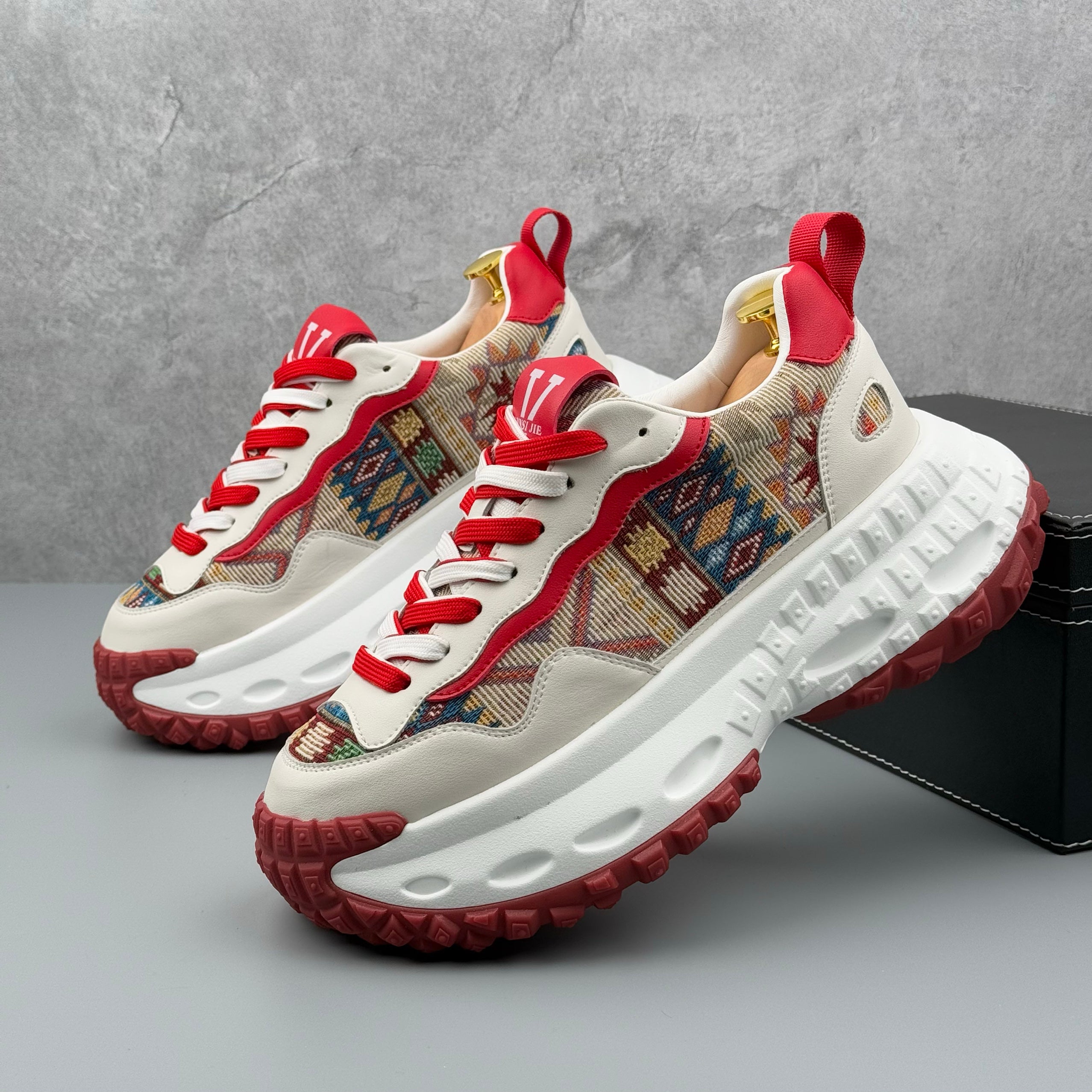 Hybriss EmbroLift Red– Youth Dad Shoes