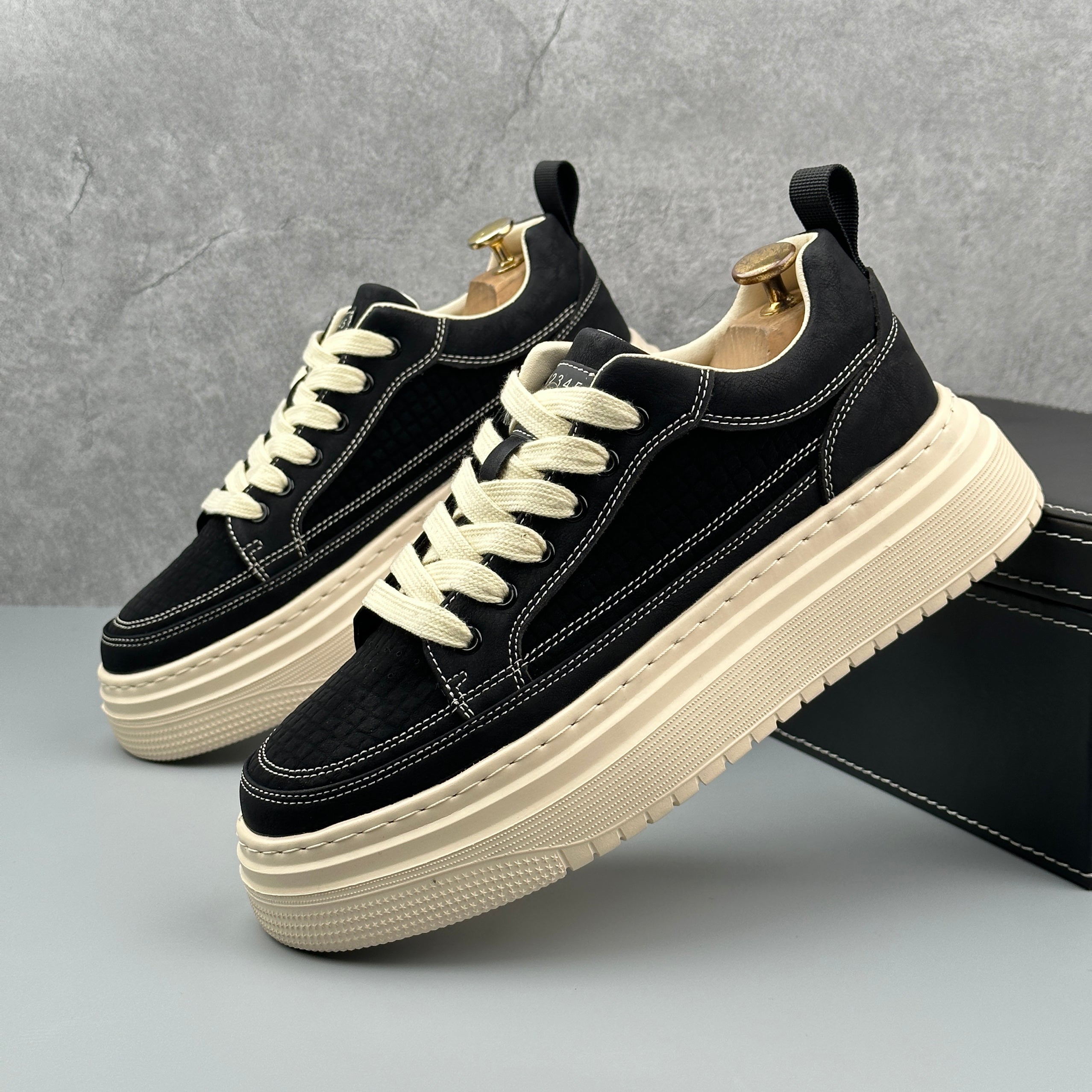 Hybriss ThreadLine – Schlichte Mikrofaserleder Sneakers