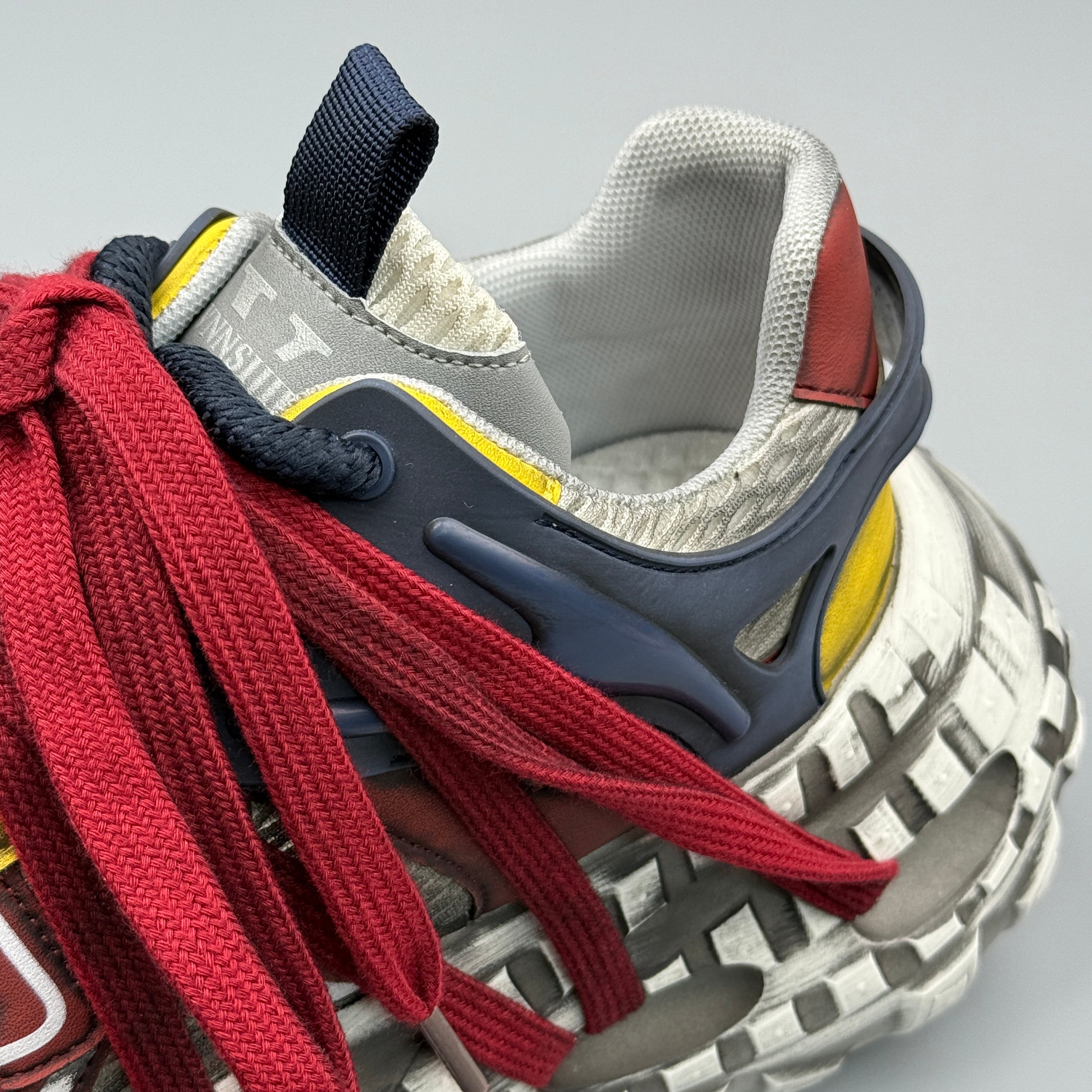 Hybriss DailyThread Anchor Red– Retro Dad Shoes