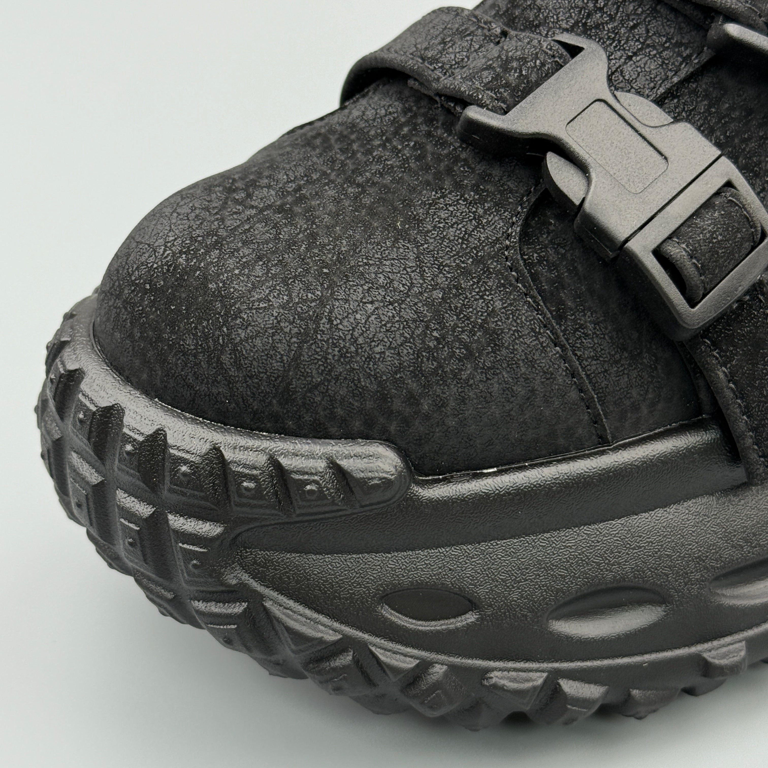 Hybriss Stitch– Nubuck Martin Boots