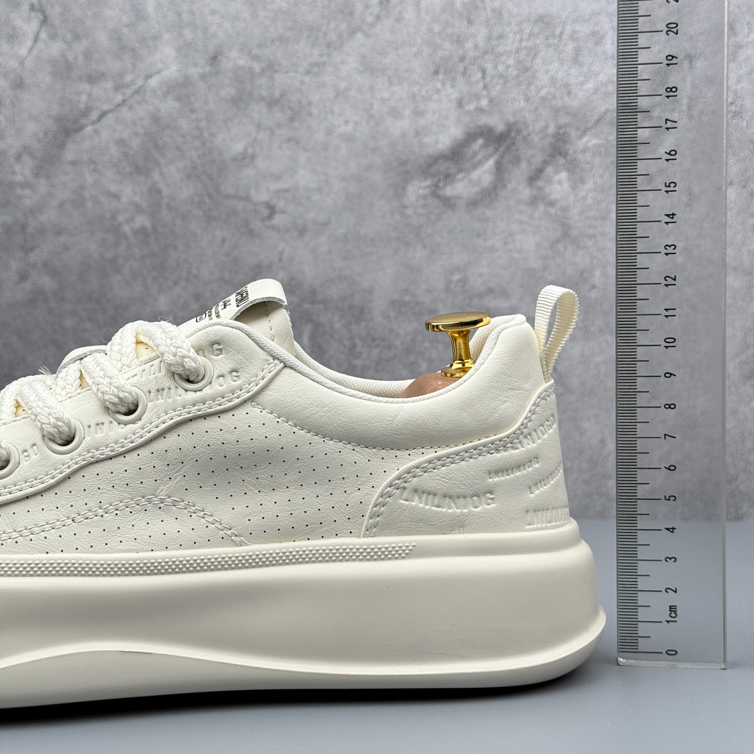 Hybriss StitchLine Beige– Stoff & Mikrofaserleder White Shoes