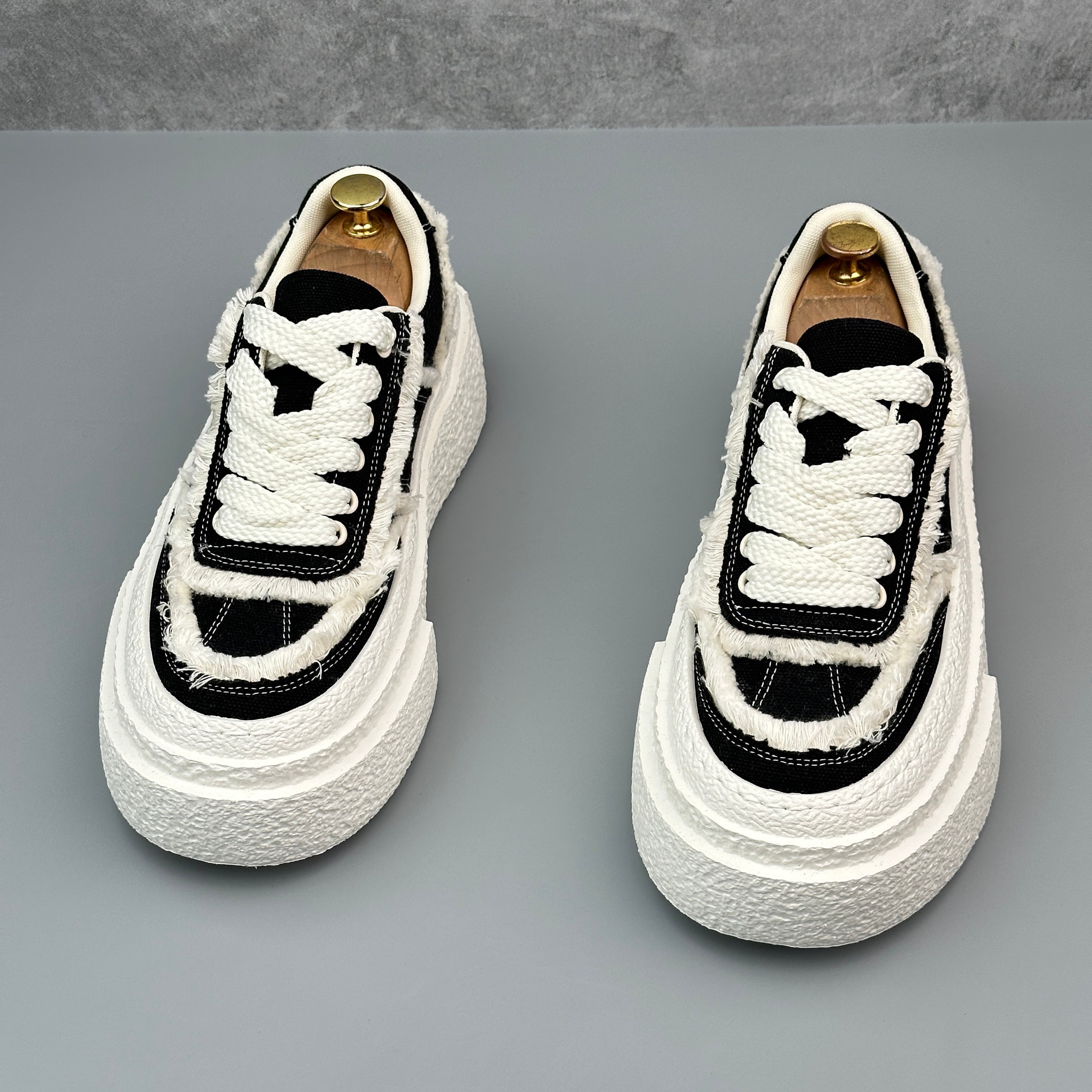 Hybriss TasselCore Black– Mikrofaserleder Sneakers