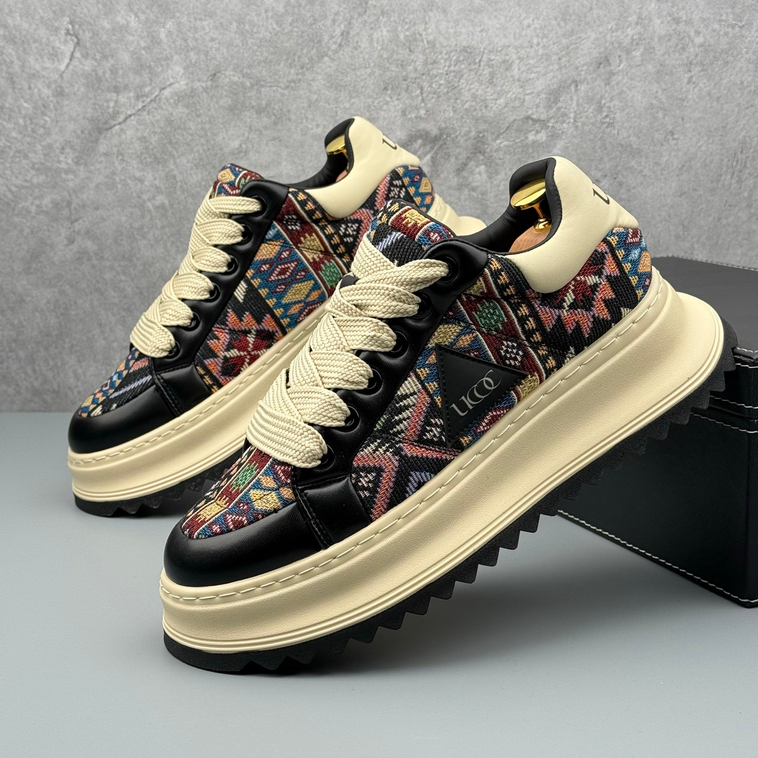 Hybriss DailyStitch Black– Vintage Sneakers