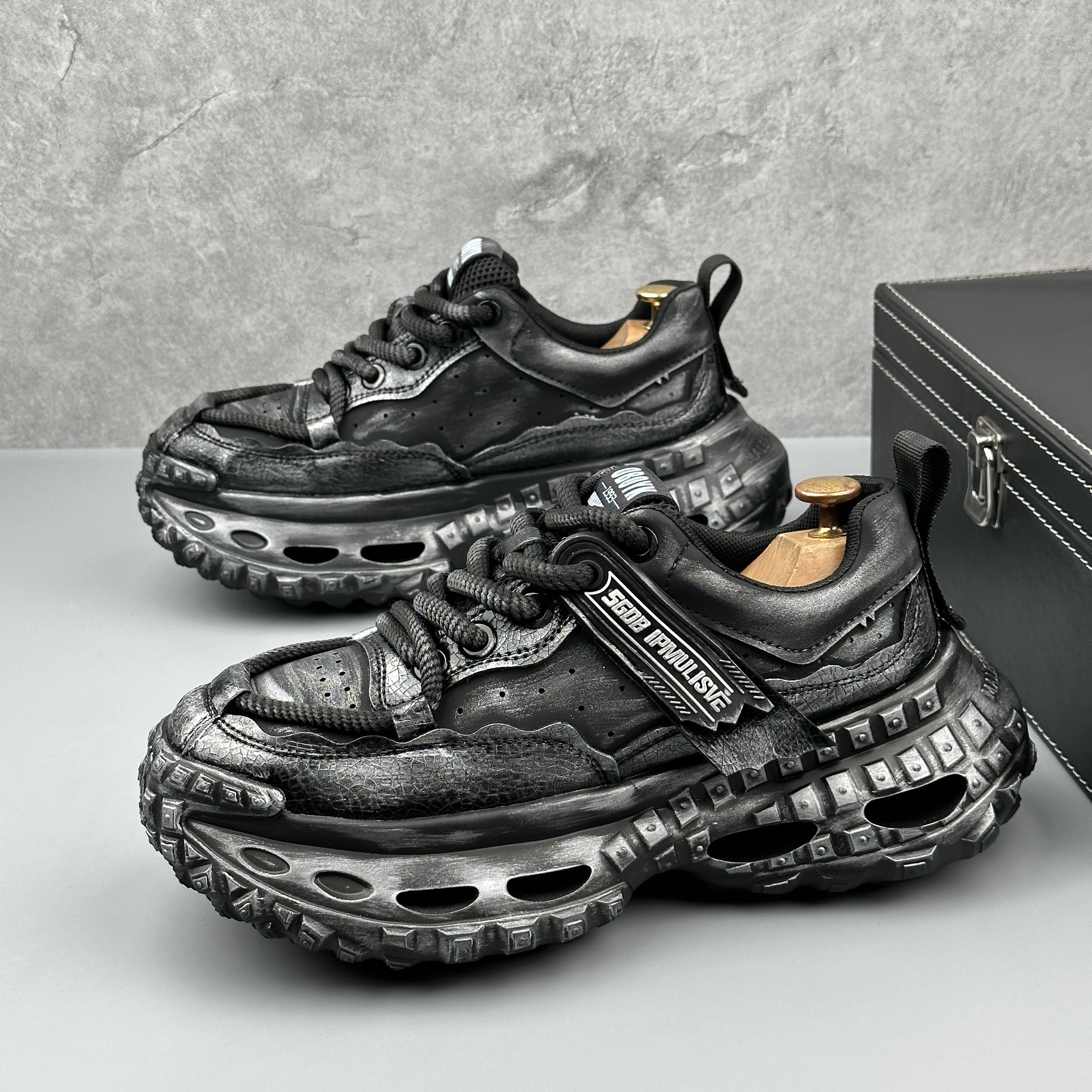 Hybriss RetroRise Black– Youth Retro Dad Shoes