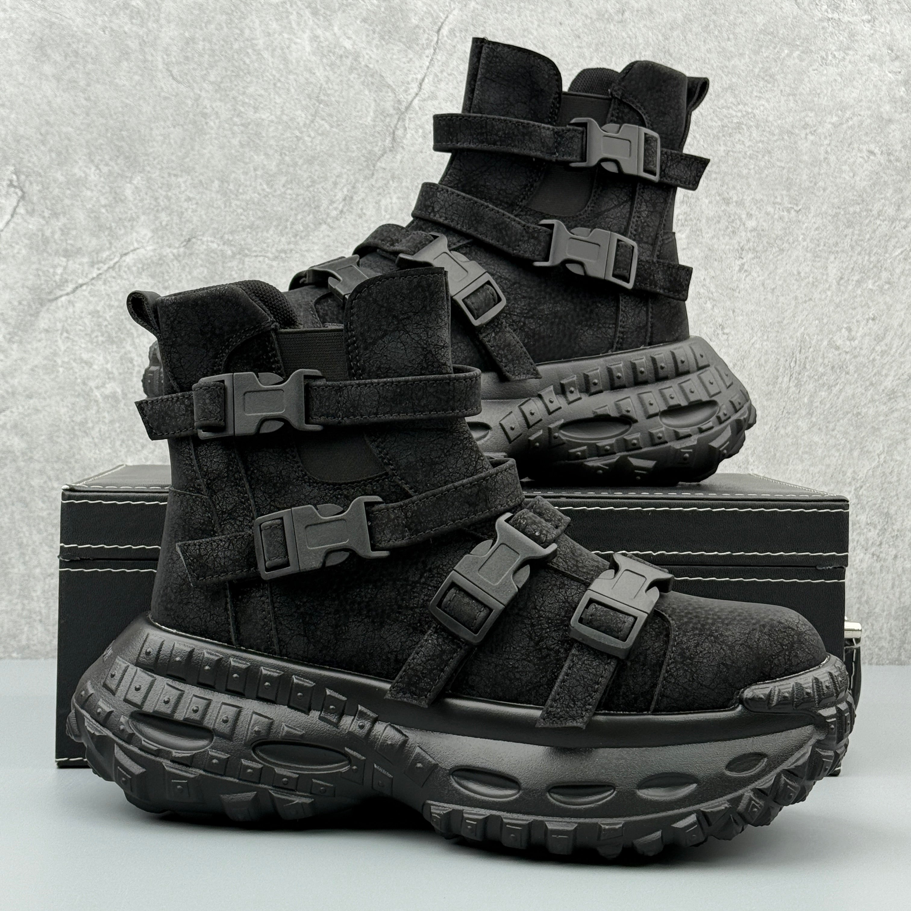 Hybriss Stitch– Nubuck Martin Boots