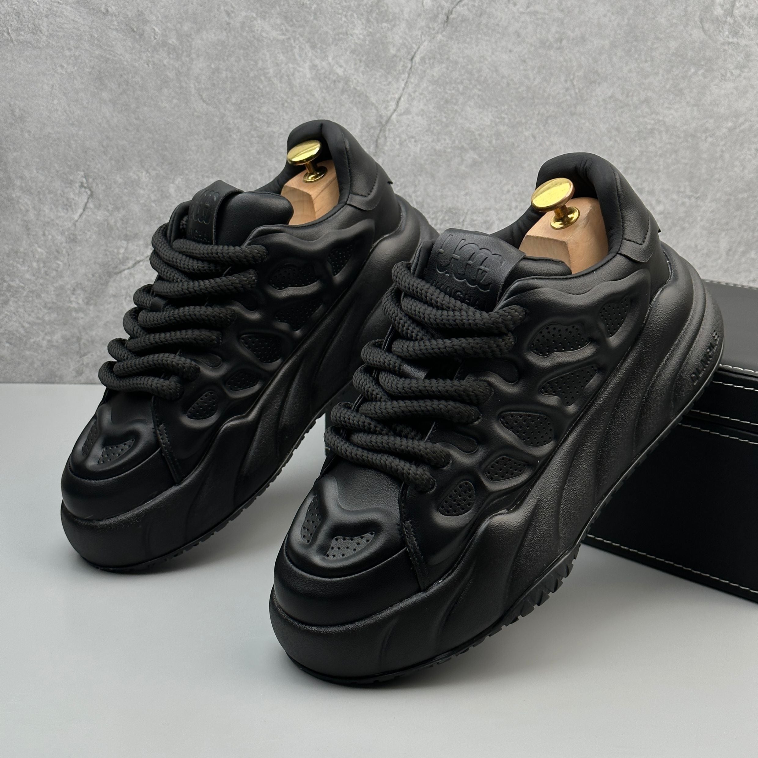 Hybriss DailyCarve Black– Casual Dad Shoes