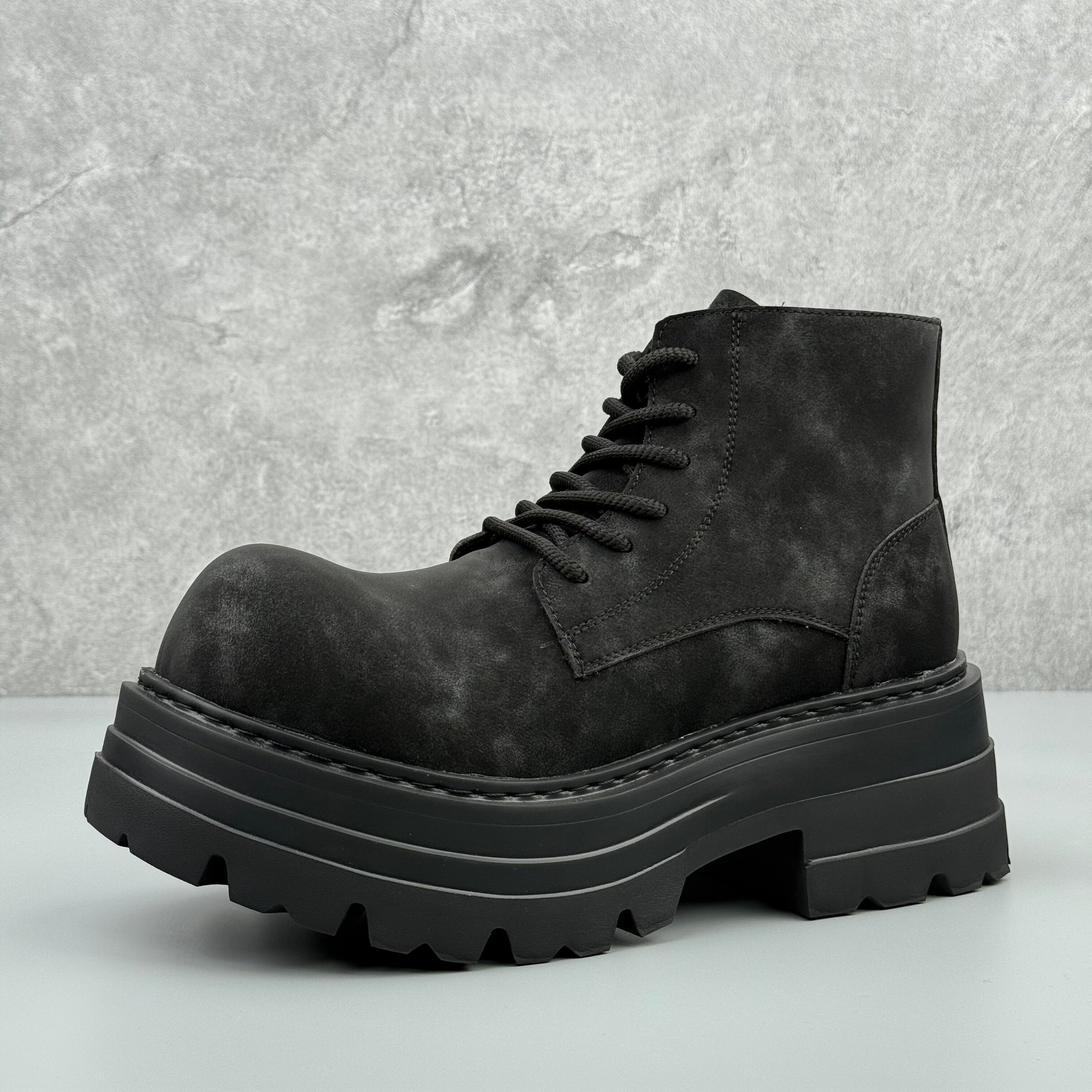Hybriss NubuckRise – Short‑Tube Nubuck Leather Martin Boots