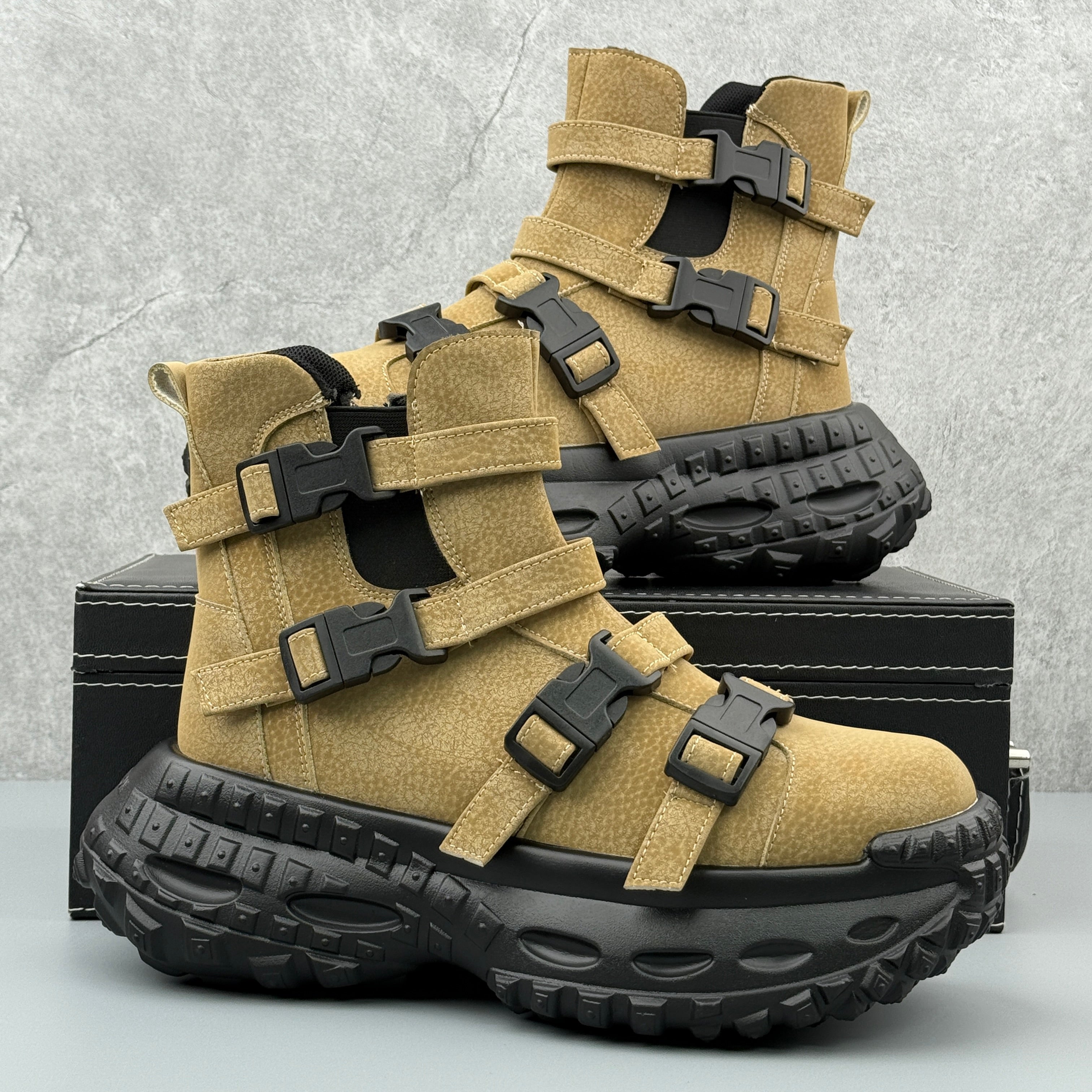 Hybriss Stitch– Nubuck Martin Boots