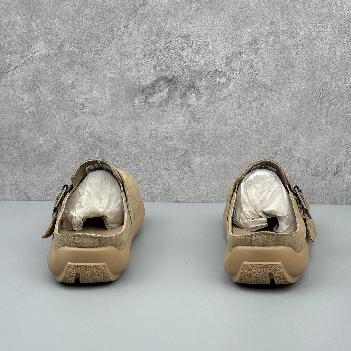 Hybriss Big-Head Suede Utility Clog