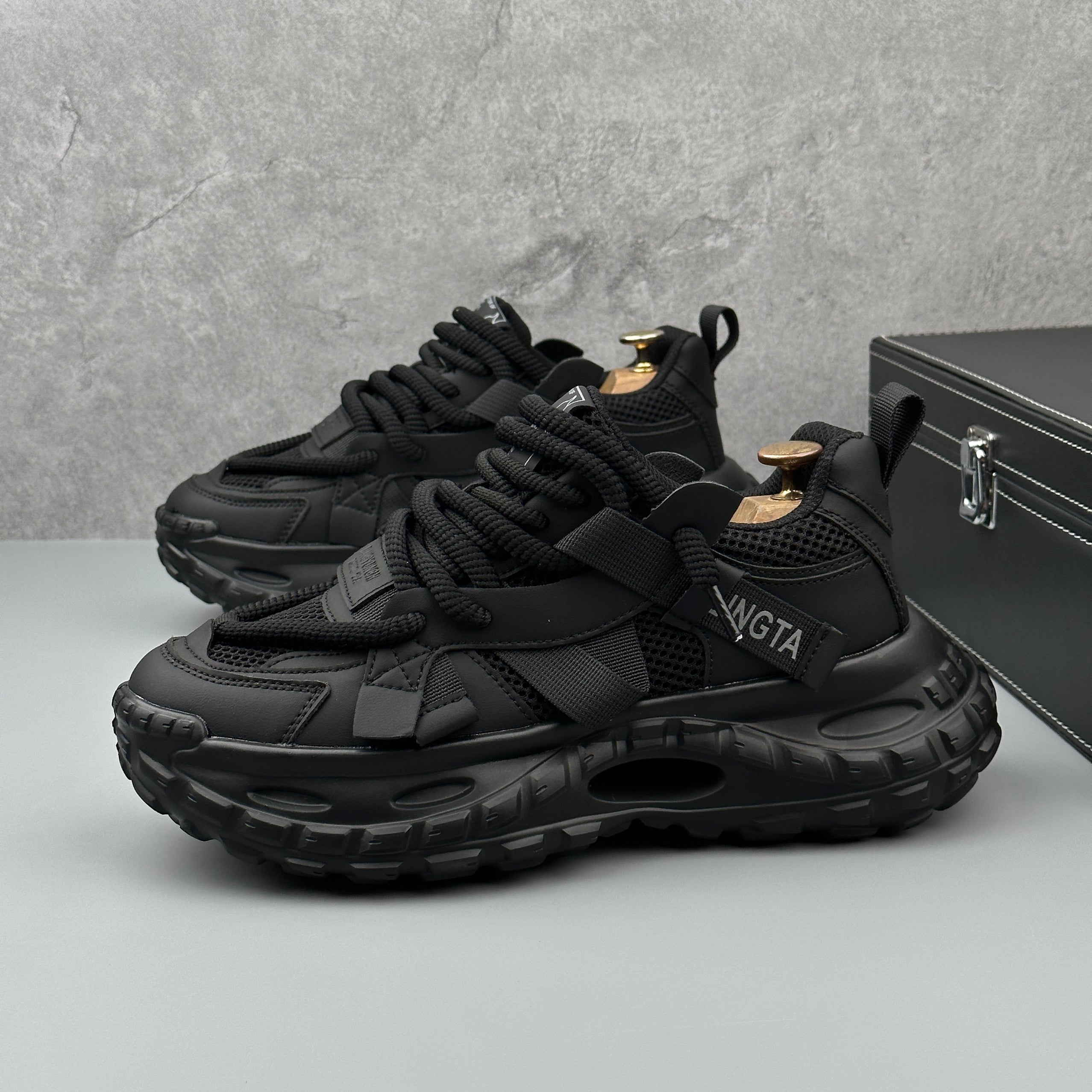 Hybriss WeaveCore Black– Youth Dad Shoes