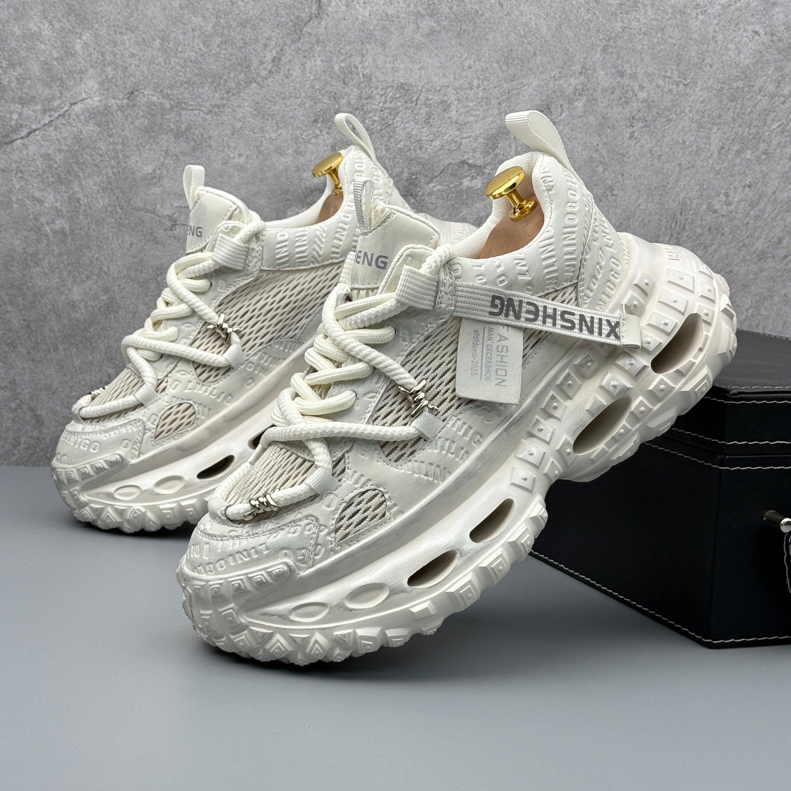 Hybriss UCOC ThreadRise White– Retro Dad Shoes