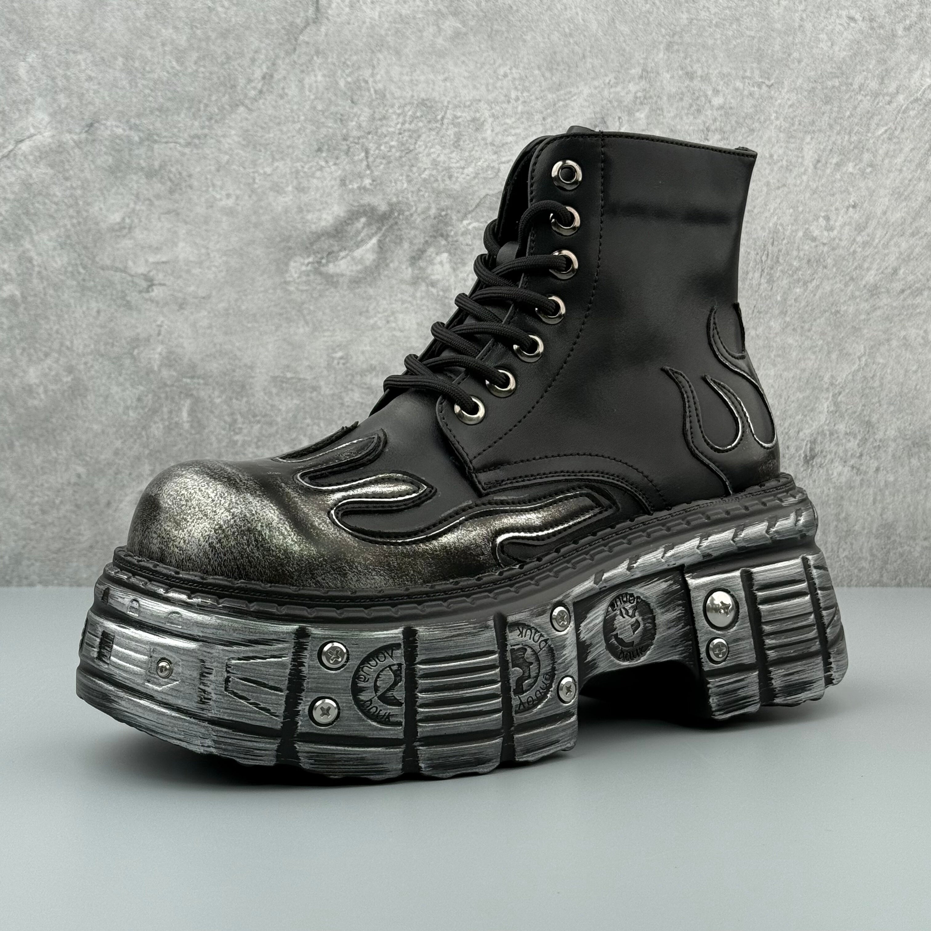 Hybriss Summit– Minimalist Martin Boots