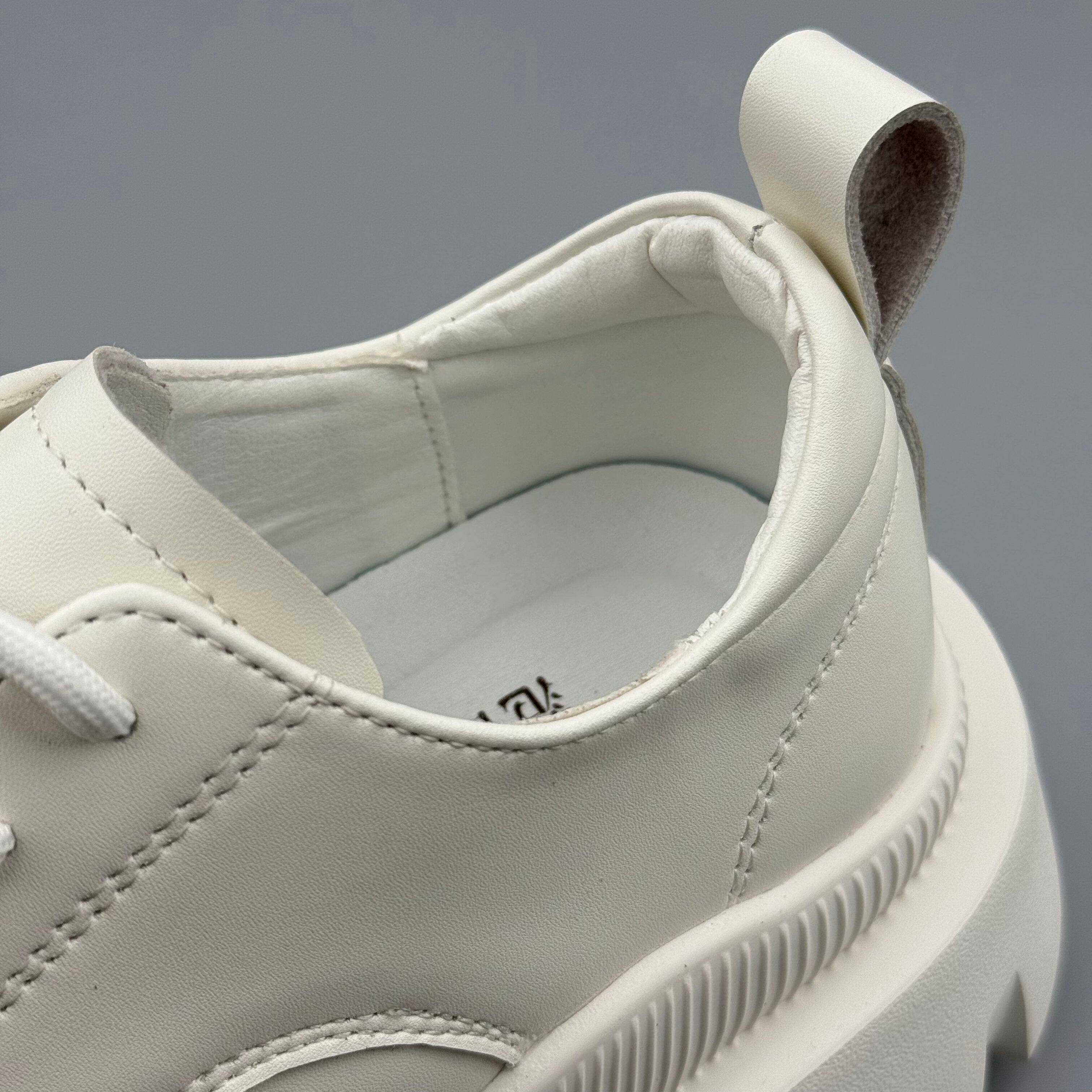 Hybriss Linea White– Youth Square-Toe Casual Leather Shoes