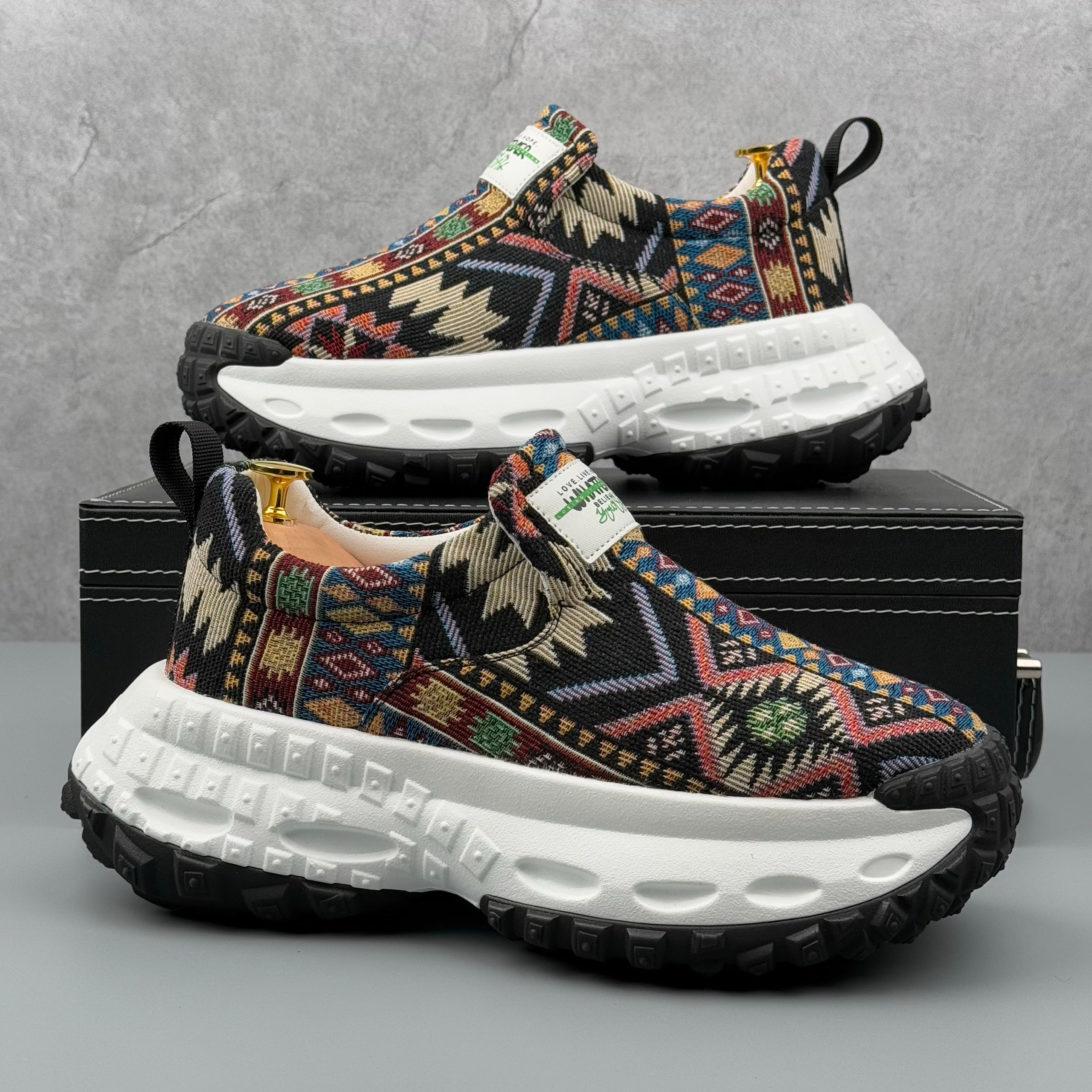 Hybriss Vnnsijie EmbroAir Black– Sporty Casual Slip-On Shoes