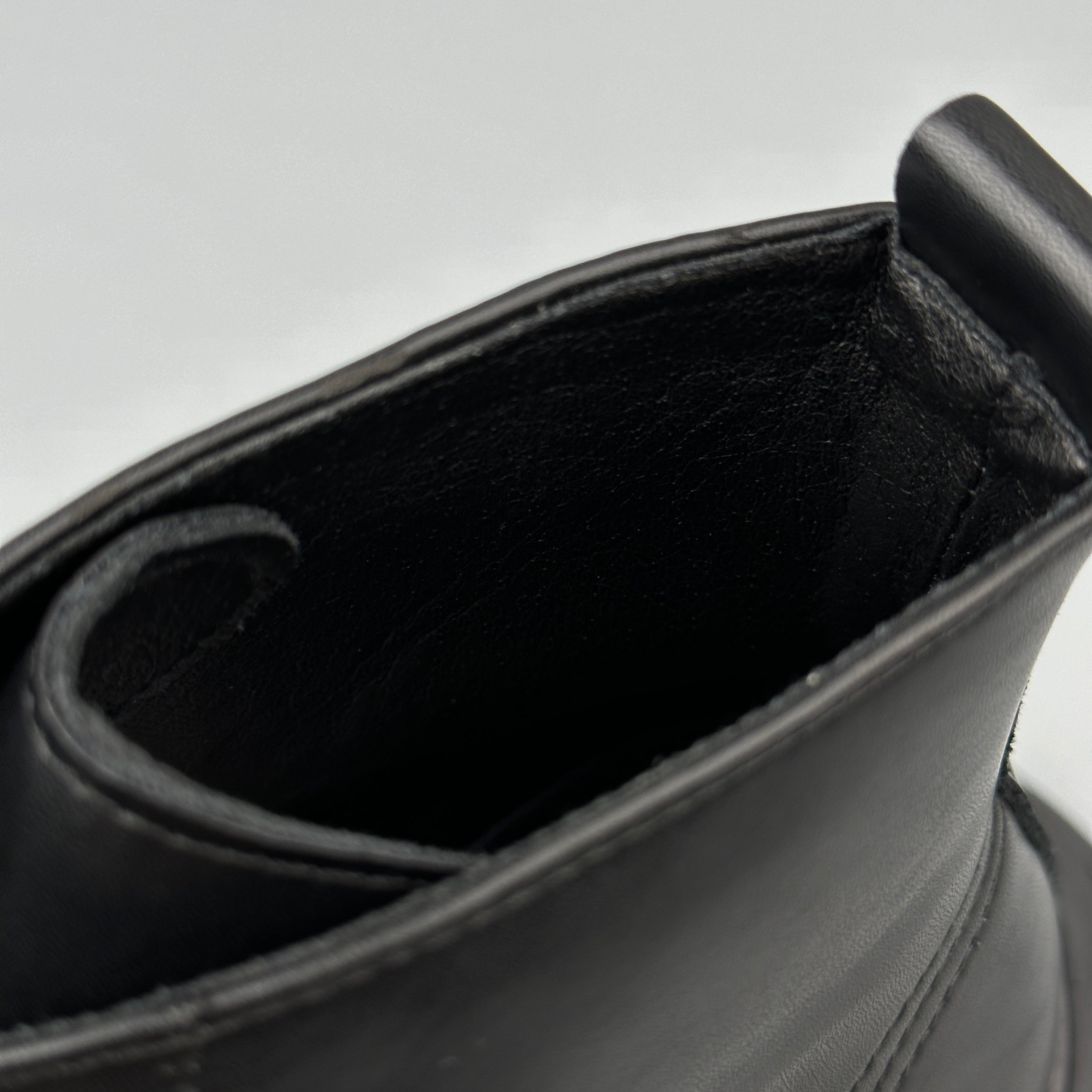Hybriss Noble– Minimalist Martin Boots