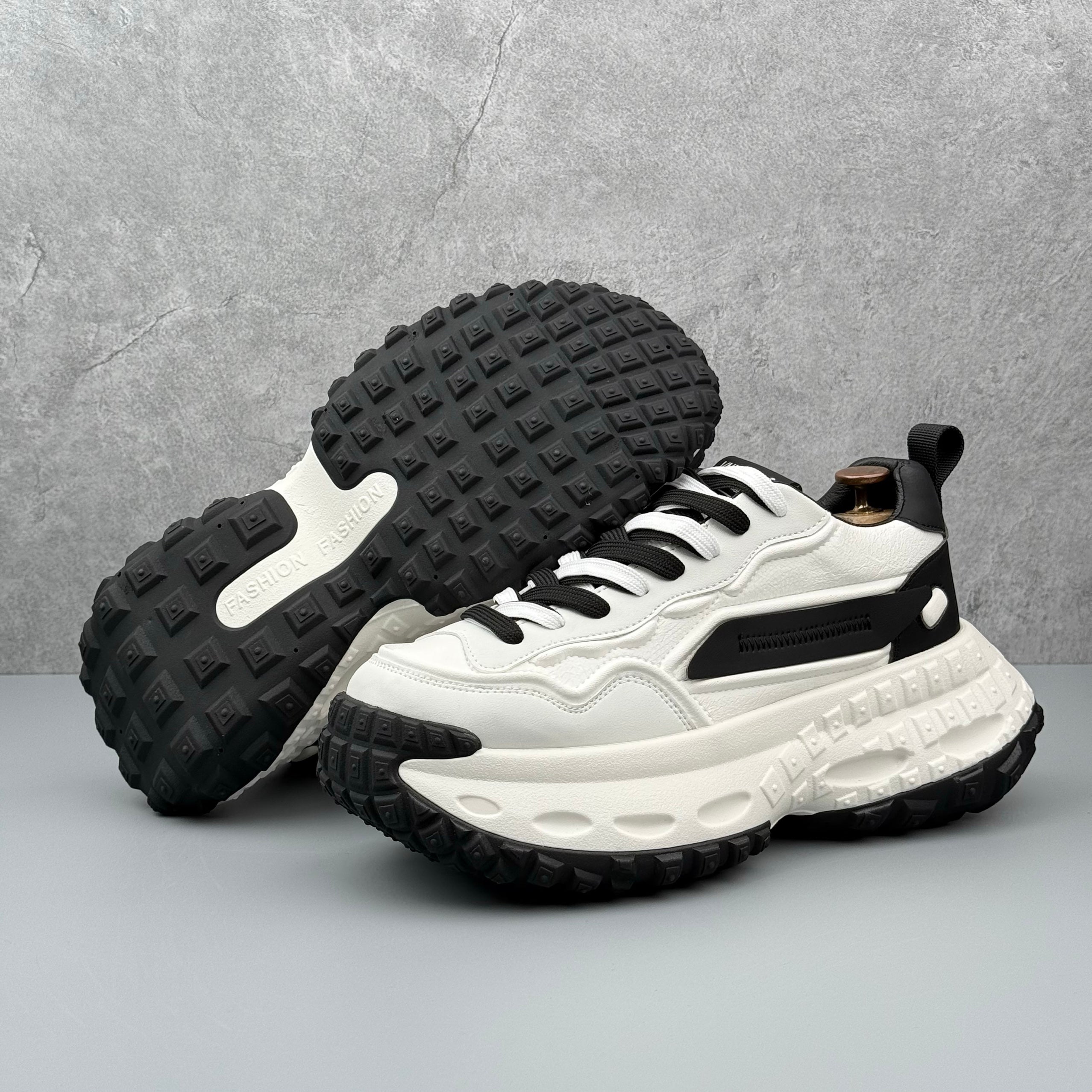 Hybriss ElevateCore Black White– Youth Dad Shoes