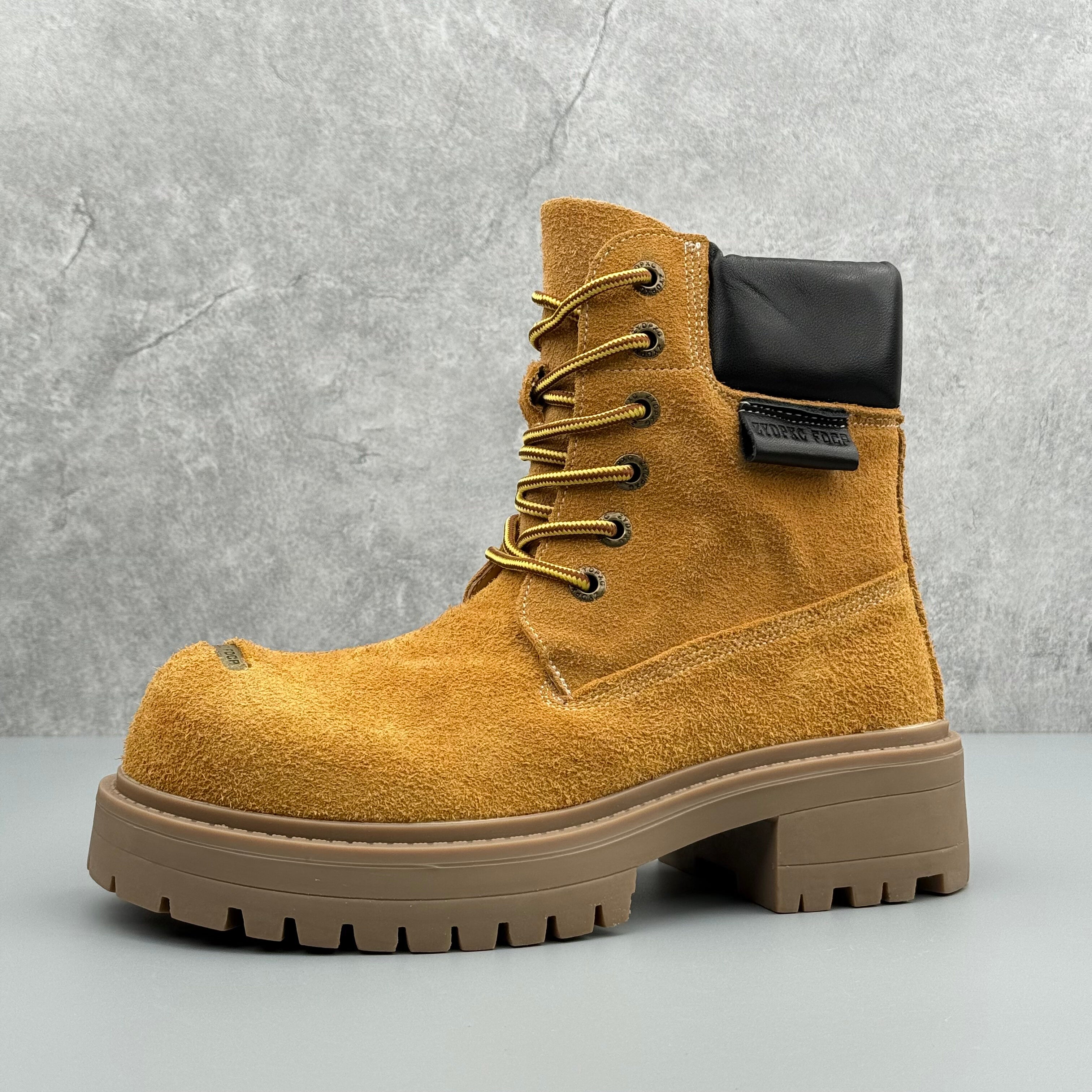 Hybriss Threadmore Apricot– Martin Boots in English style