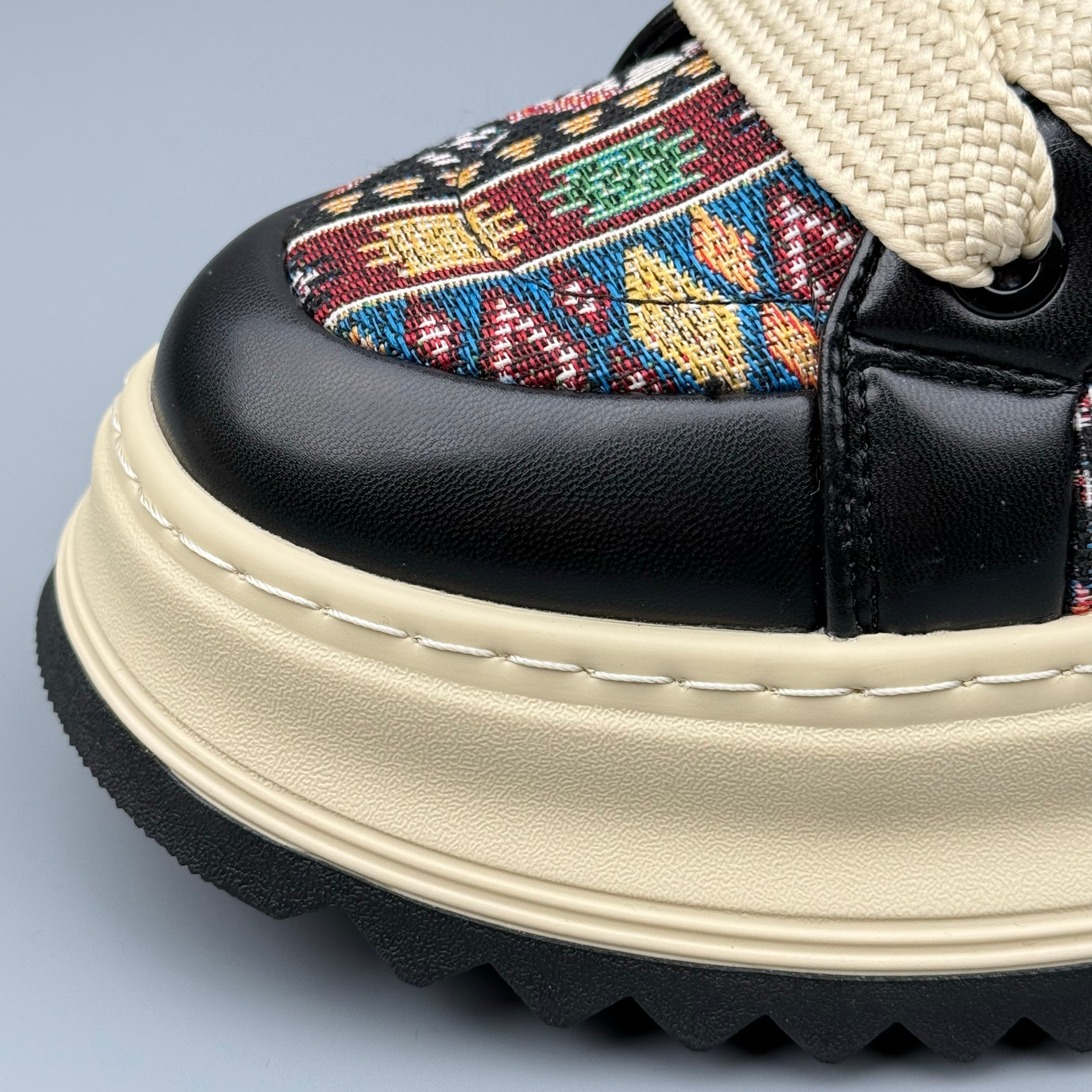 Hybriss DailyStitch Black– Vintage Sneakers