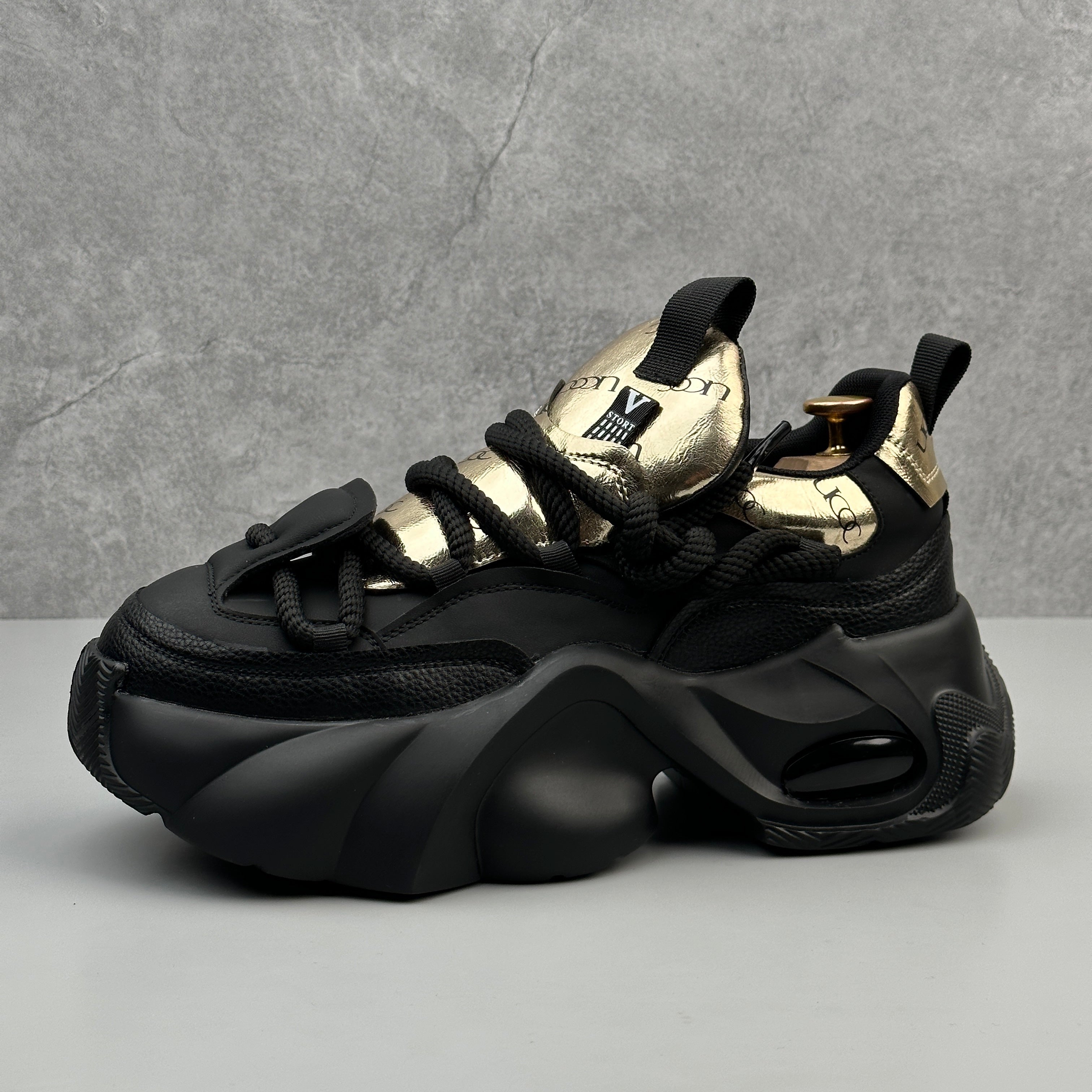Hybriss SparkSplice Black Gold– Sporty Dad Shoes