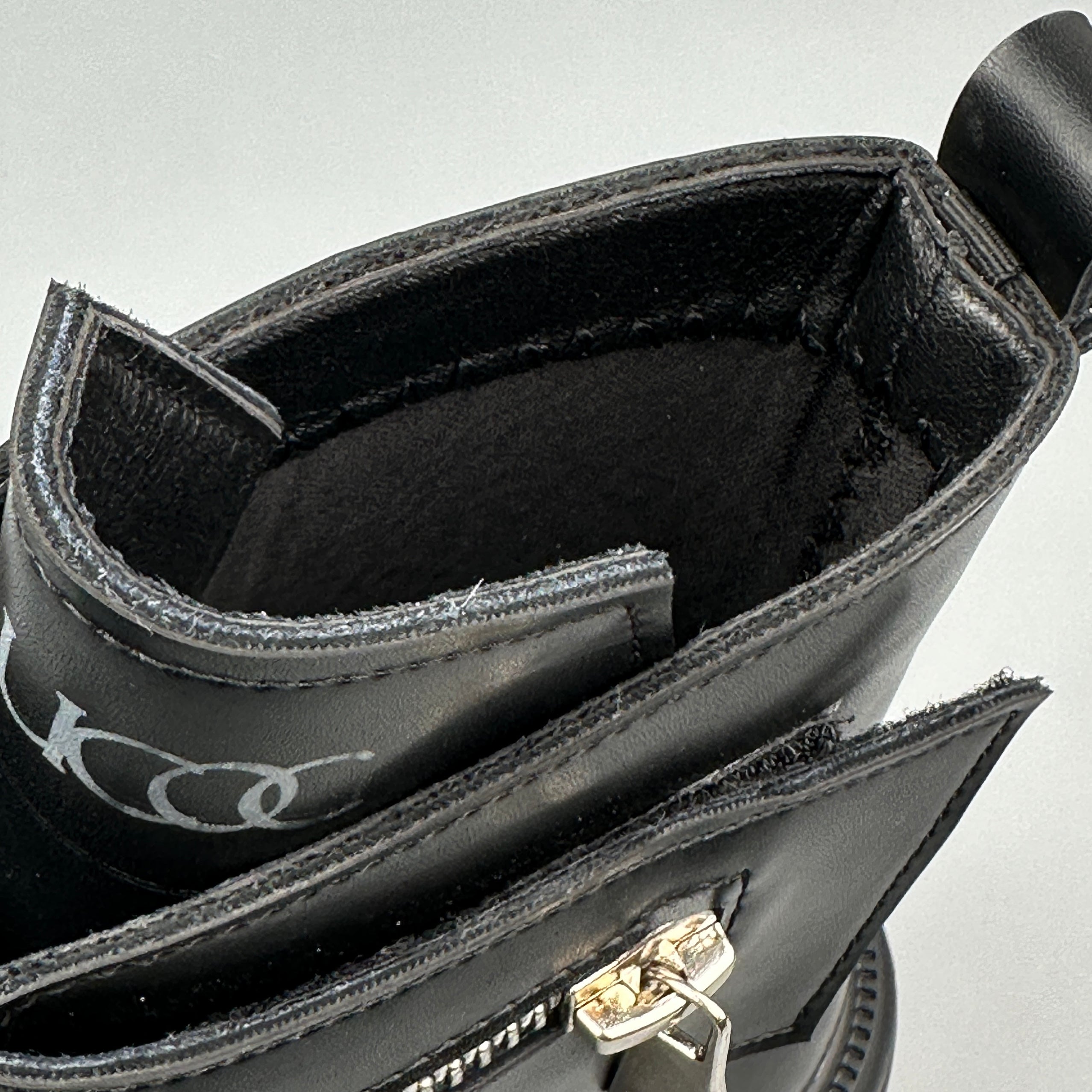 Hybriss Striker– Martin Boots with Metal Details