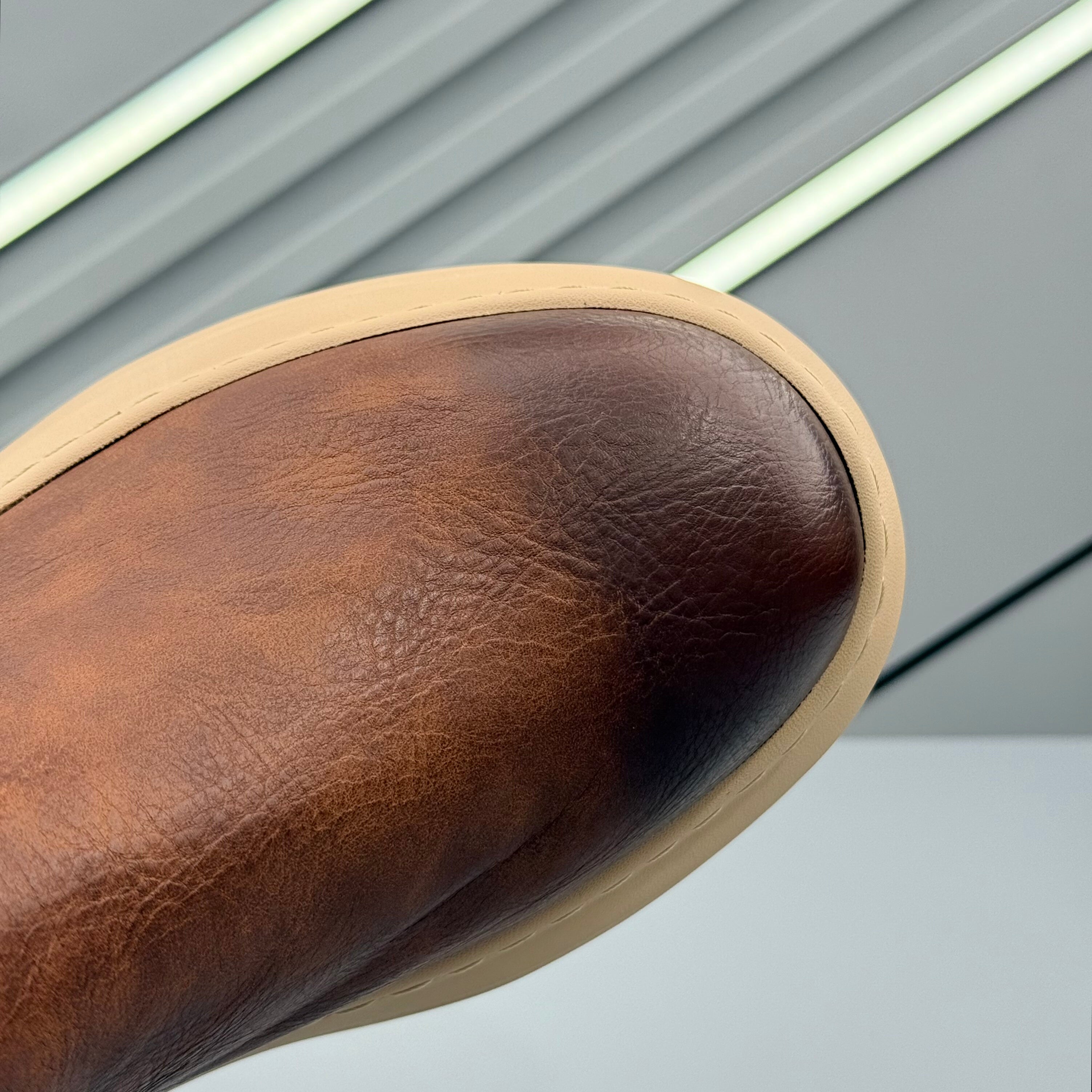 Hybriss Core– Minimalist Martin Boots