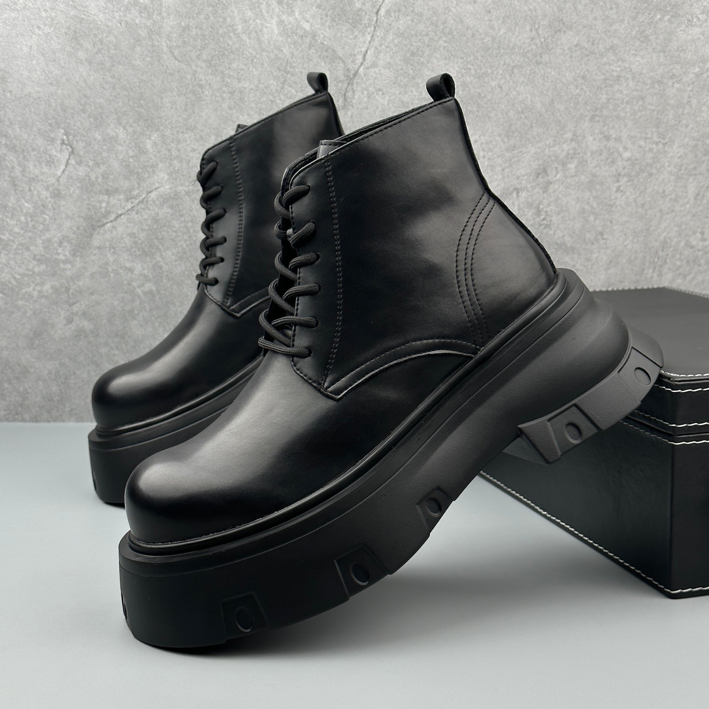 Hybriss Noble– Minimalist Martin Boots