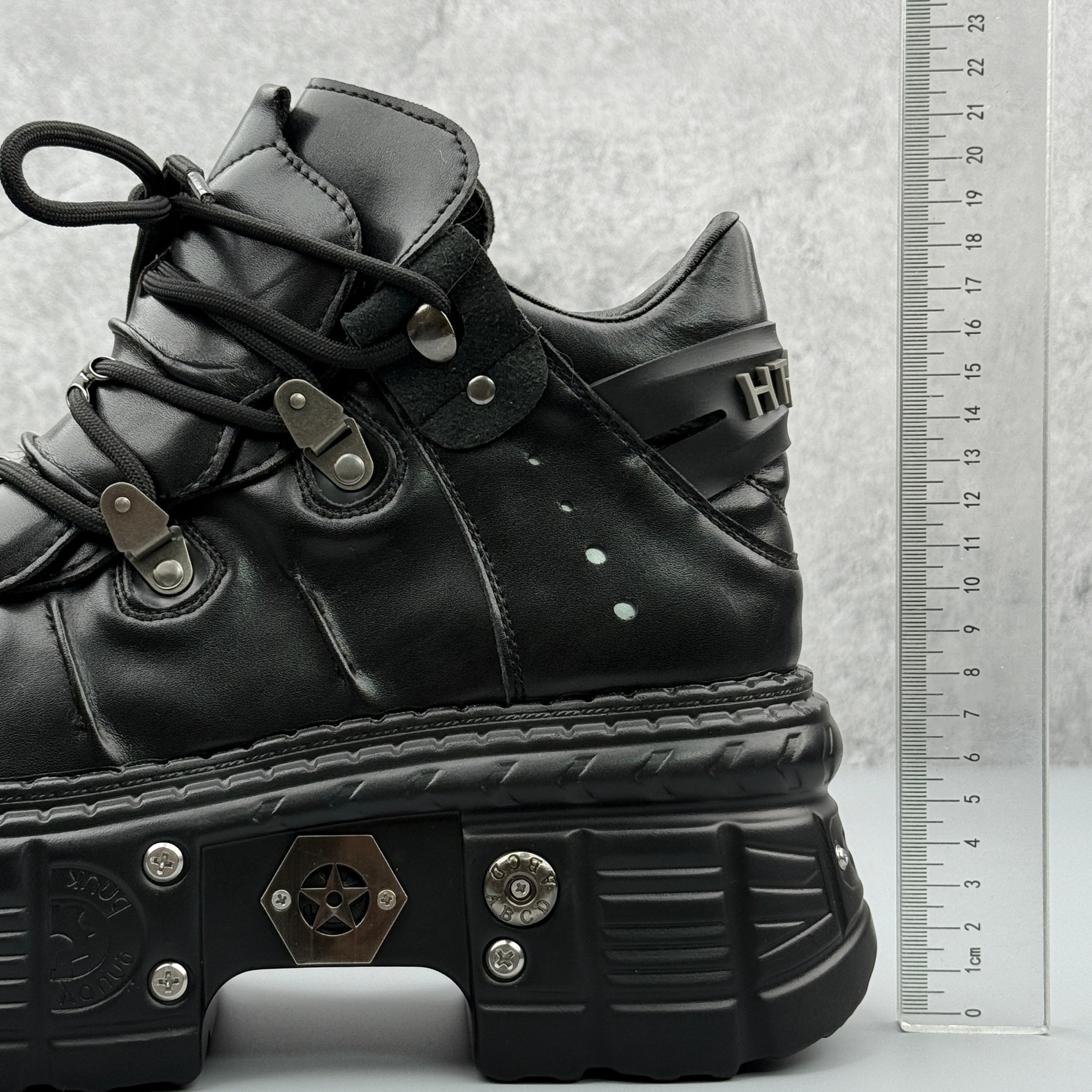 Hybriss Riot– Punk Martin Boots