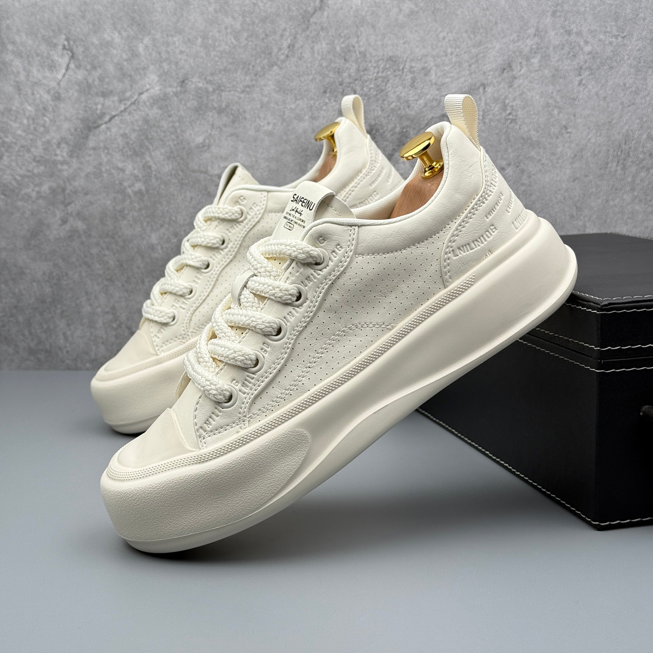 Hybriss StitchLine Beige– Stoff & Mikrofaserleder White Shoes