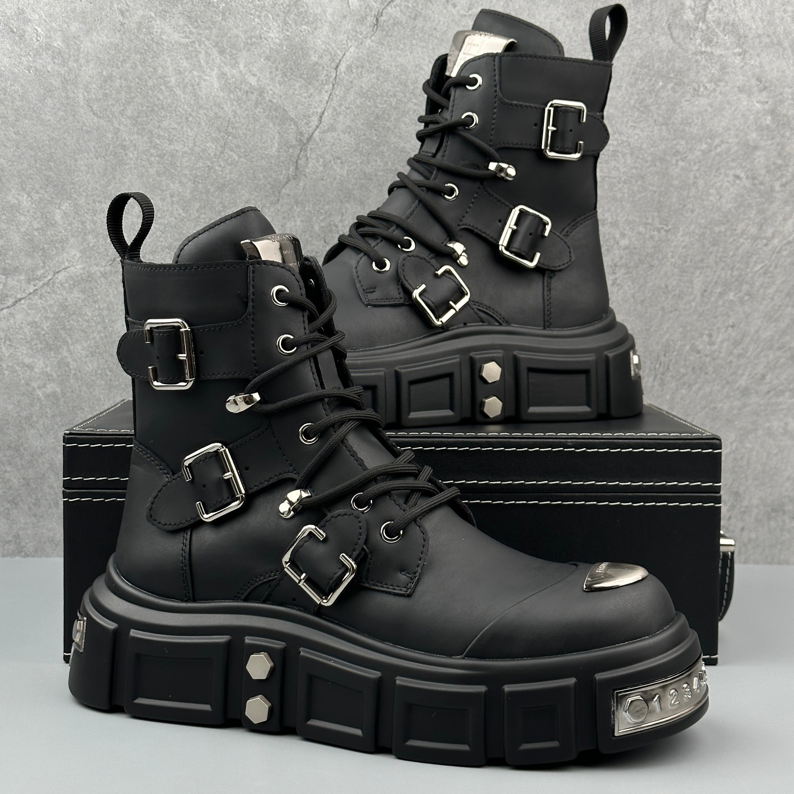 Hybriss Aegon– Metal Detailed Cargo Boots