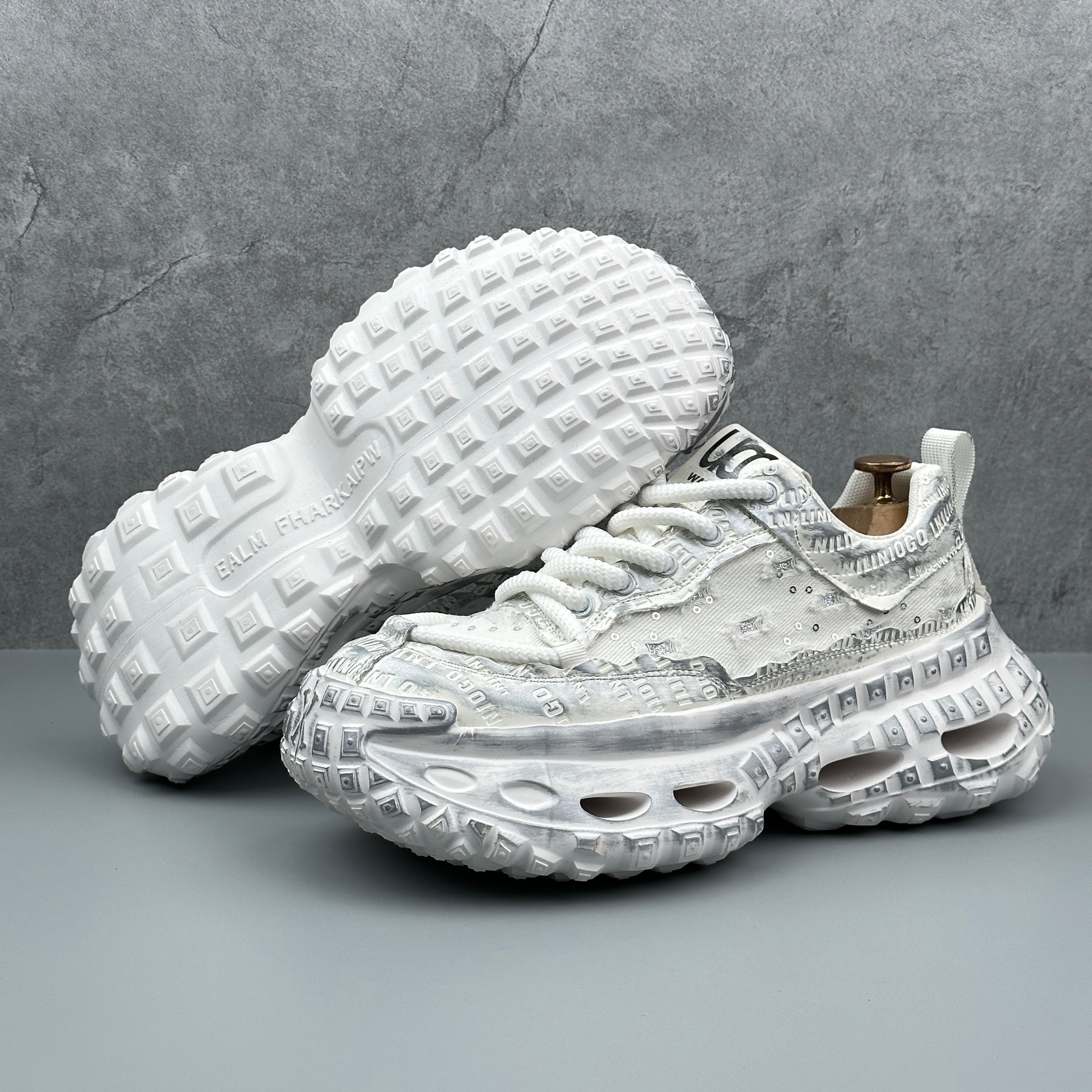 Hybriss RetroSpark White– Youth Retro Dad Shoes