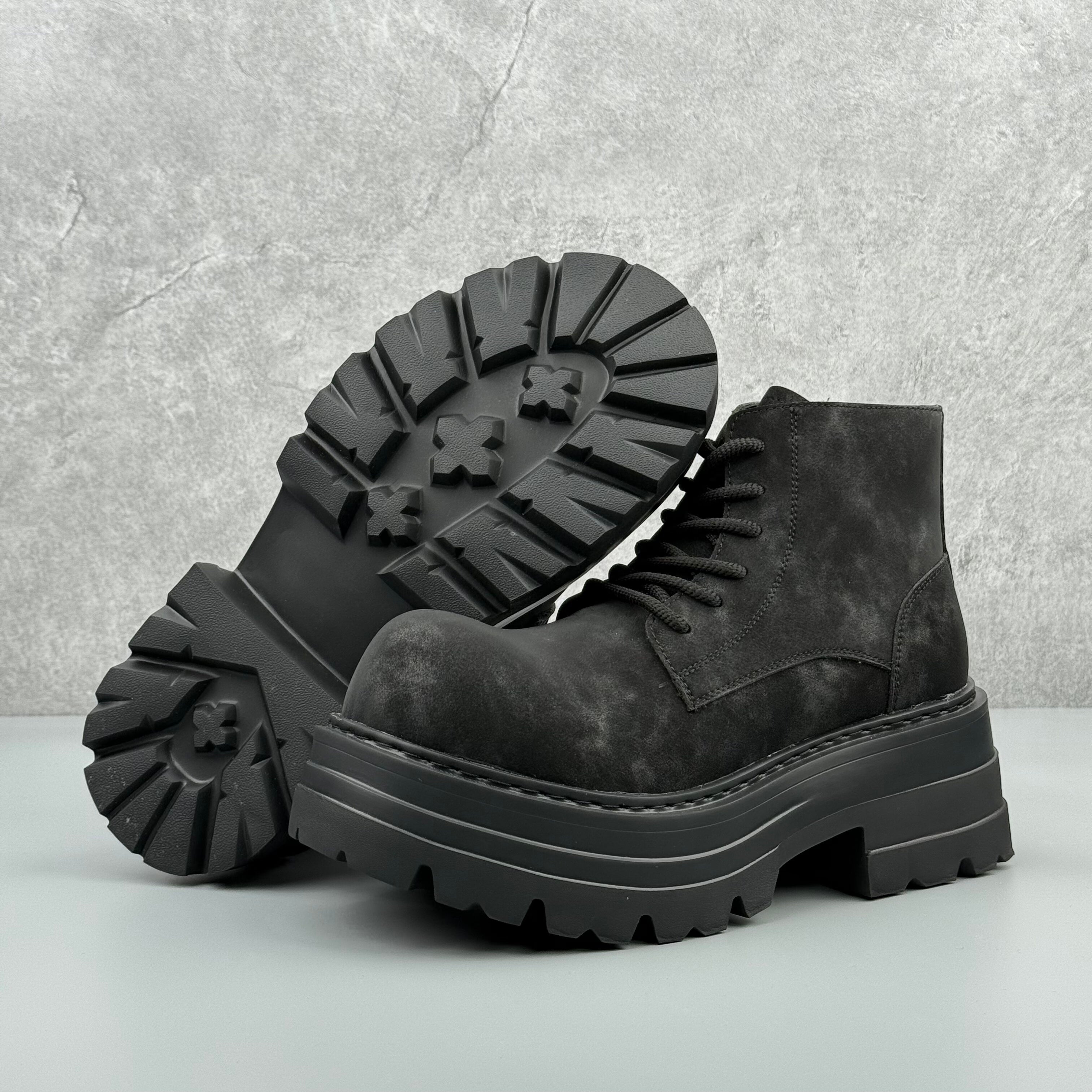 Hybriss NubuckRise – Short‑Tube Nubuck Leather Martin Boots