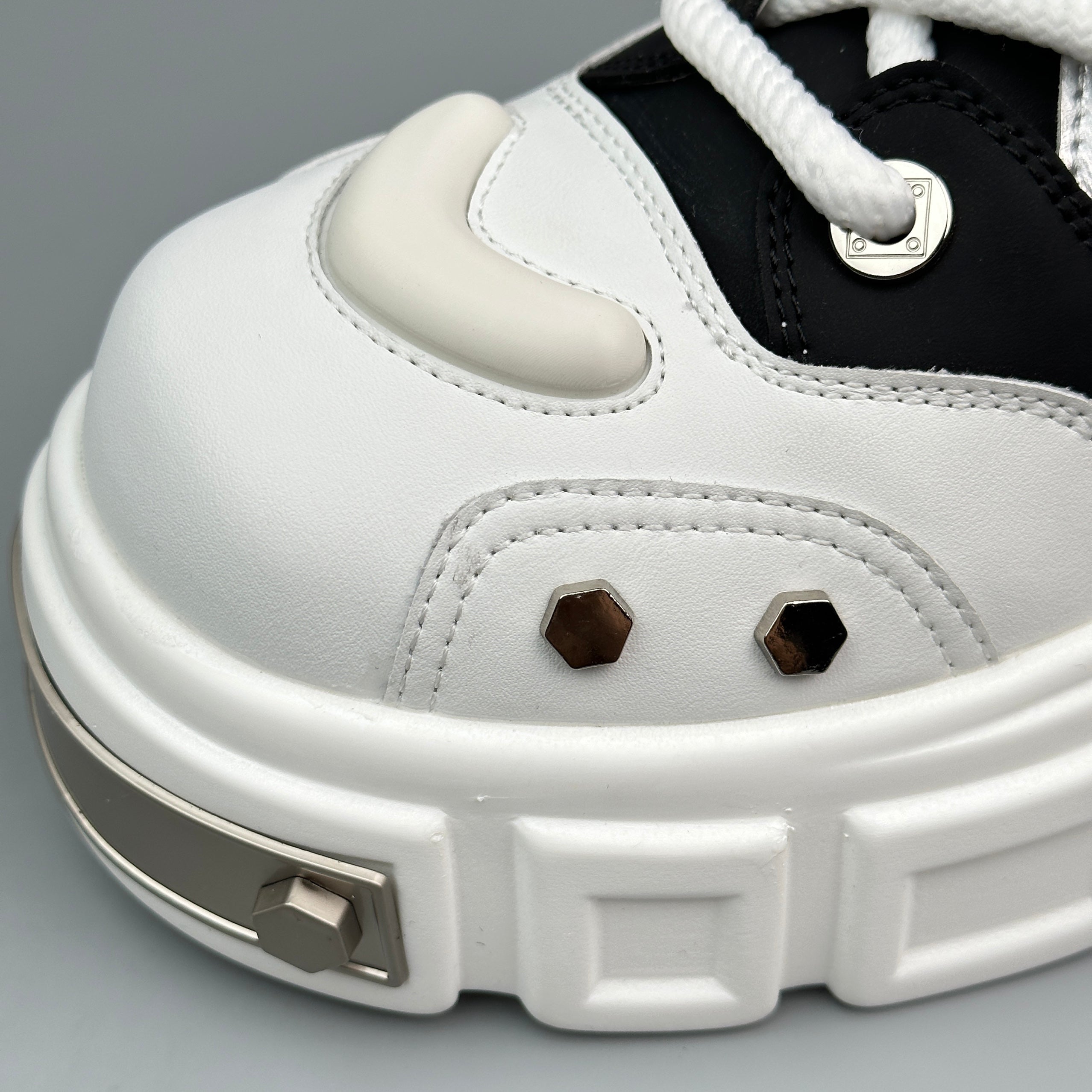 Hybriss RivetCore Black White– Chinese Style Dad Shoes