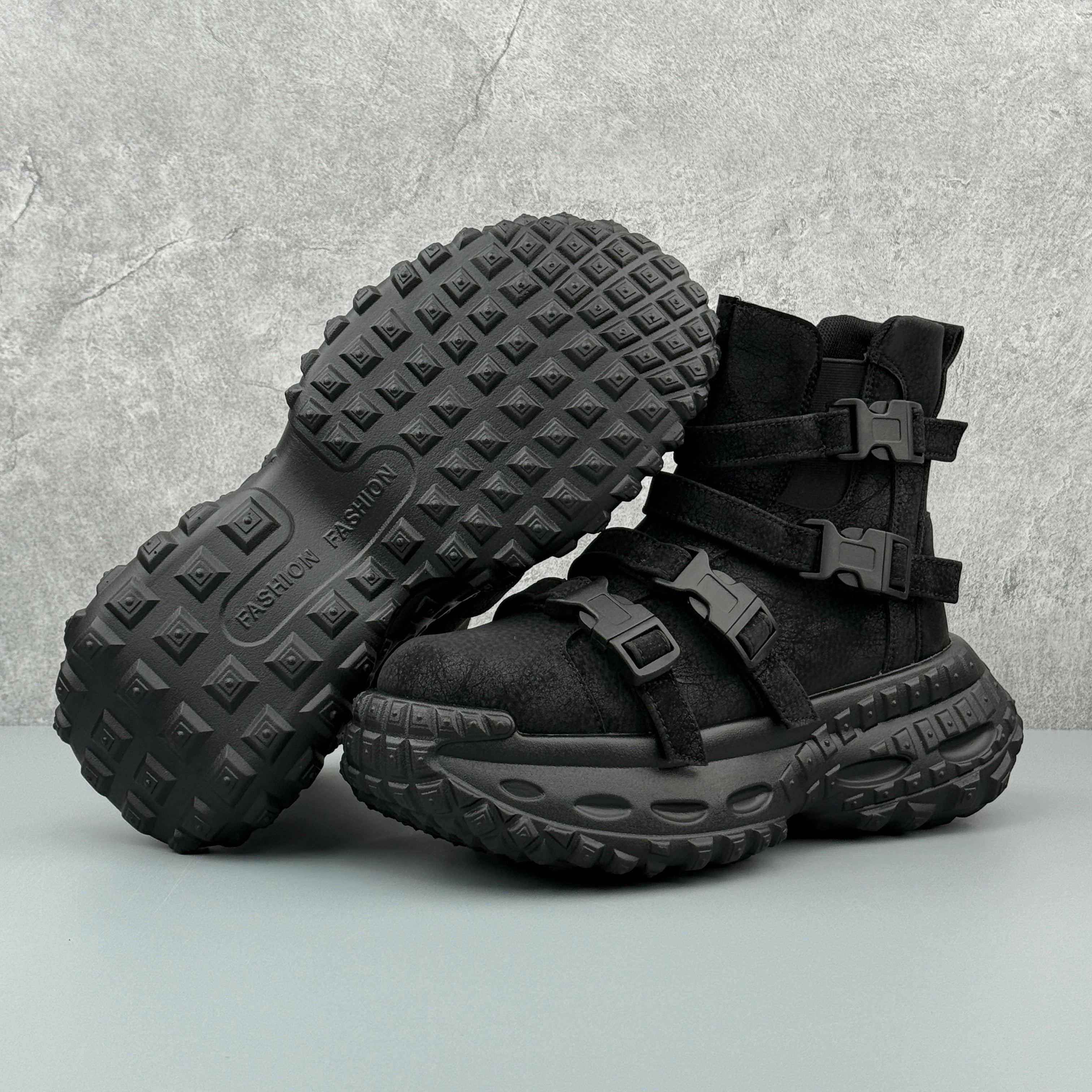 Hybriss Stitch– Nubuck Martin Boots