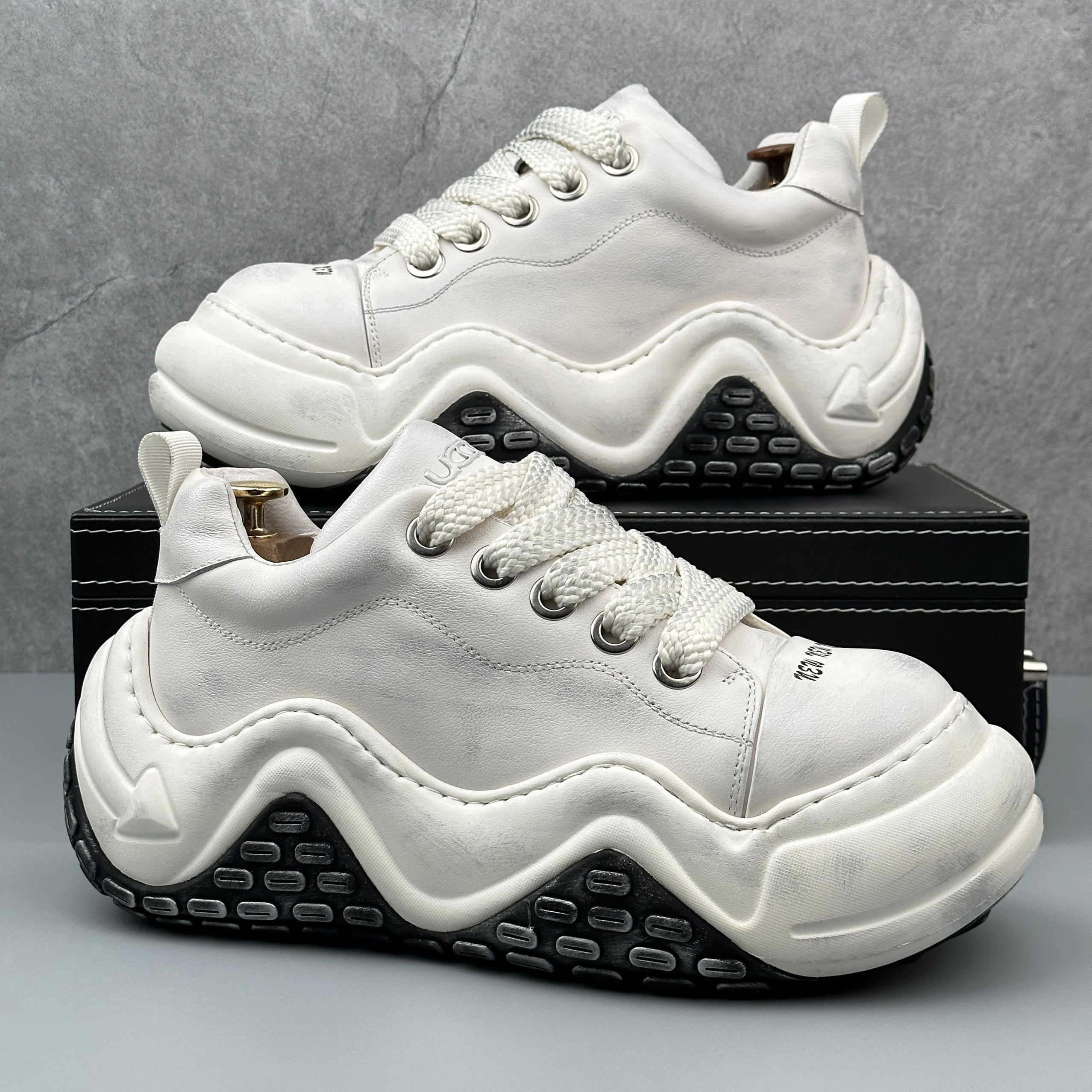 Hybriss HeritageLift White– Old-Style Dad Shoes