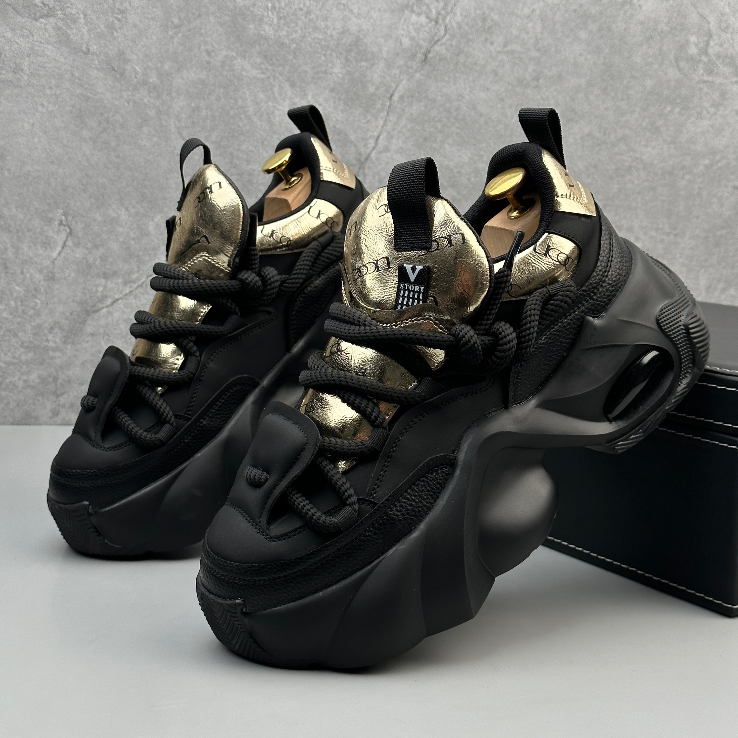 Hybriss SparkSplice Black Gold– Sporty Dad Shoes