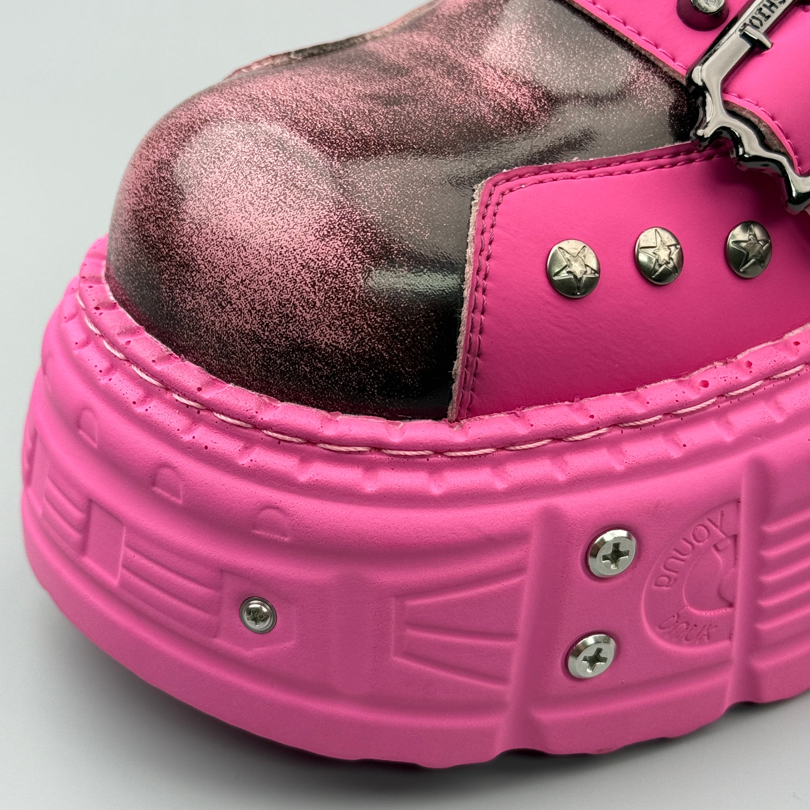 Hybriss Rampart– Martin Boots with Rivet Detail